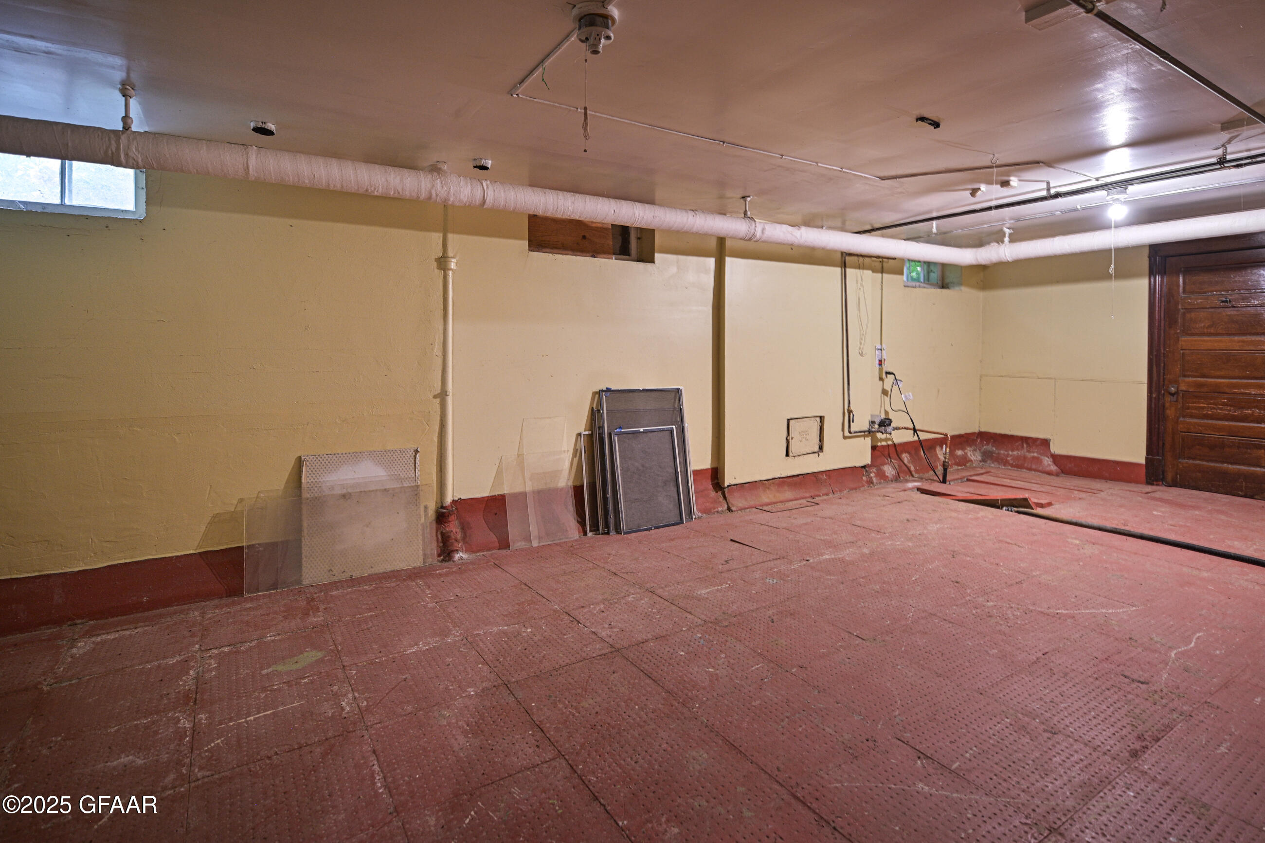 Grand Forks, North Dakota 58201, United States, 5 Bedrooms Bedrooms, ,2 BathroomsBathrooms,Residential,Active,166319