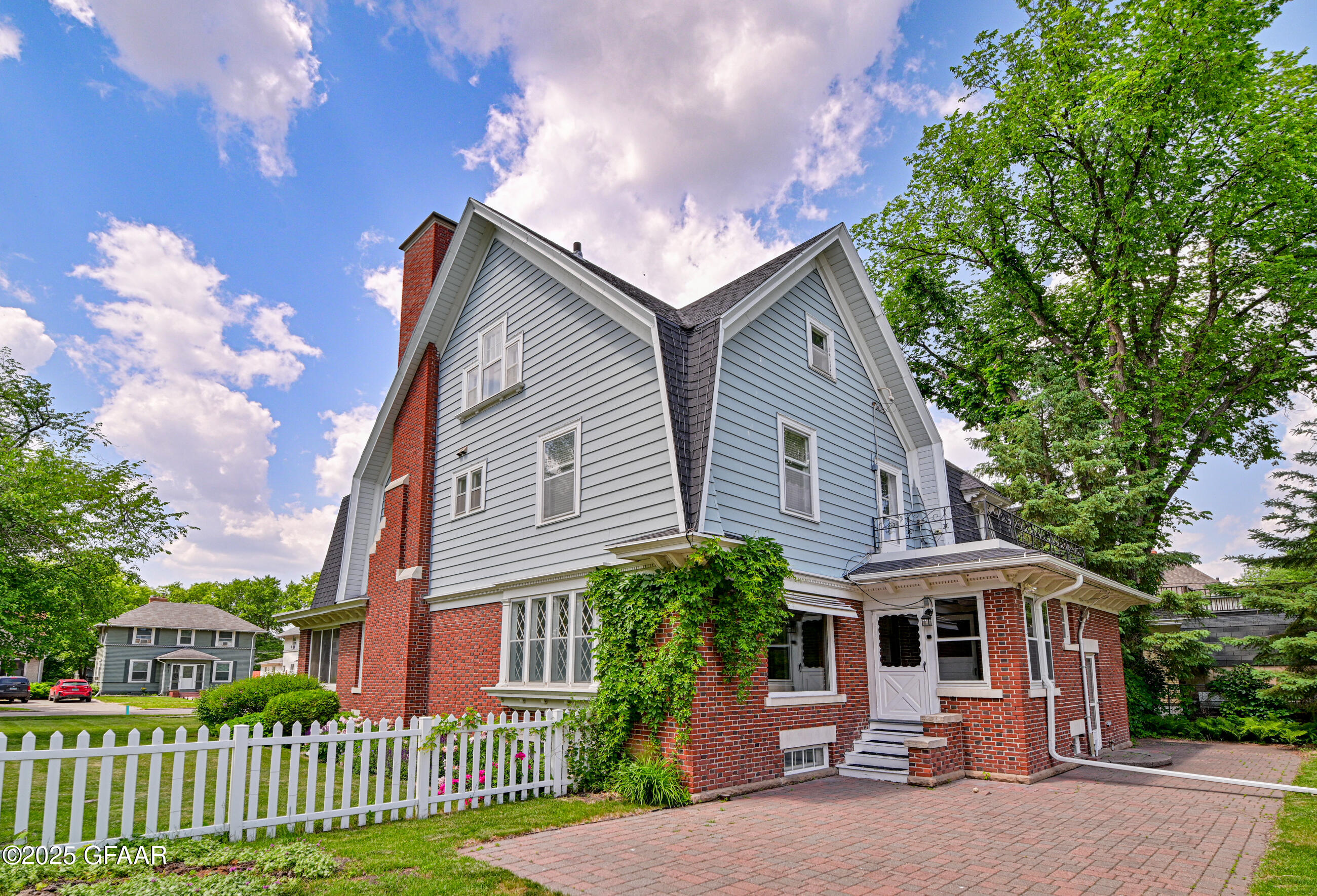 Grand Forks, North Dakota 58201, United States, 5 Bedrooms Bedrooms, ,2 BathroomsBathrooms,Residential,Active,166319