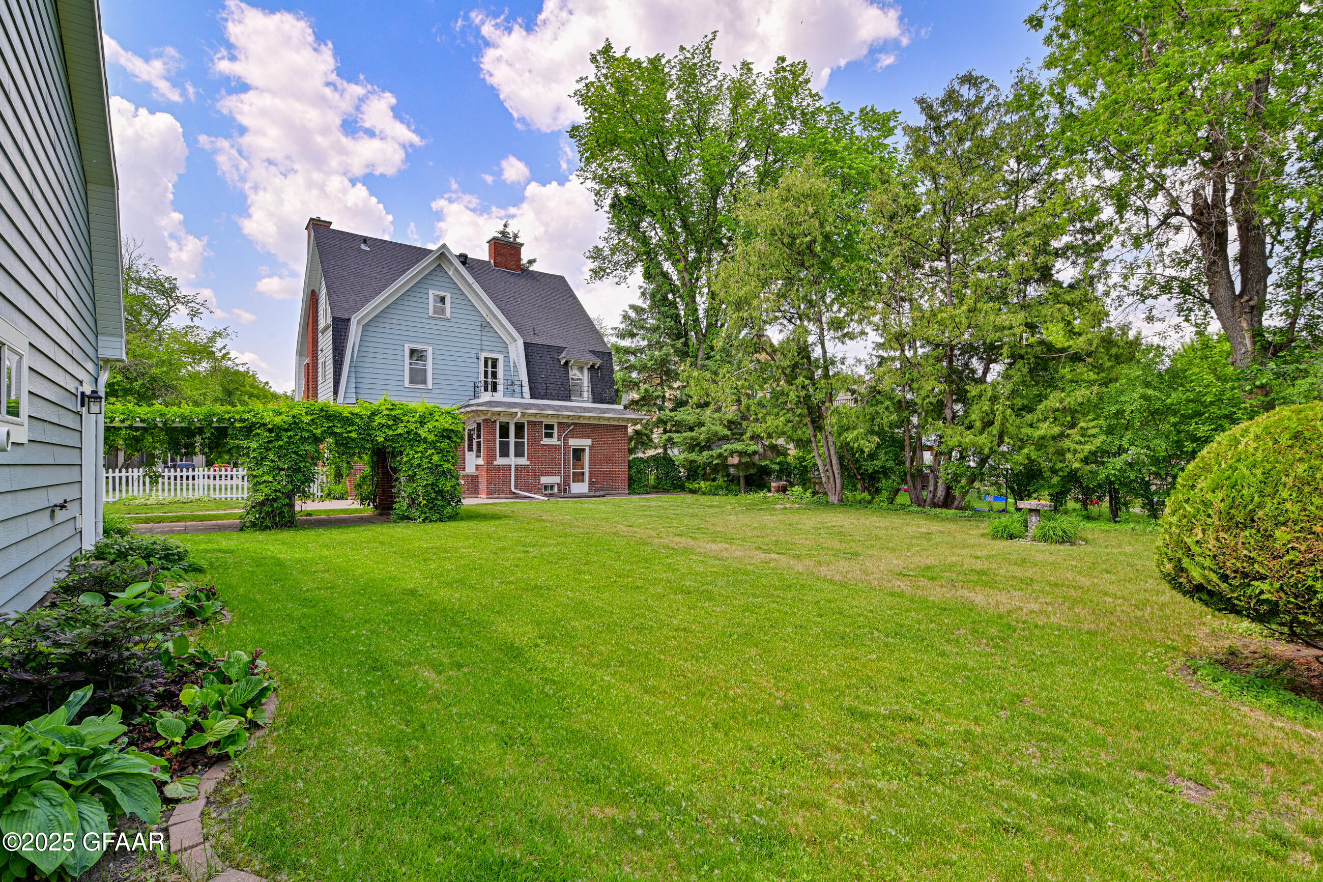 Grand Forks, North Dakota 58201, United States, 5 Bedrooms Bedrooms, ,2 BathroomsBathrooms,Residential,Active,166319