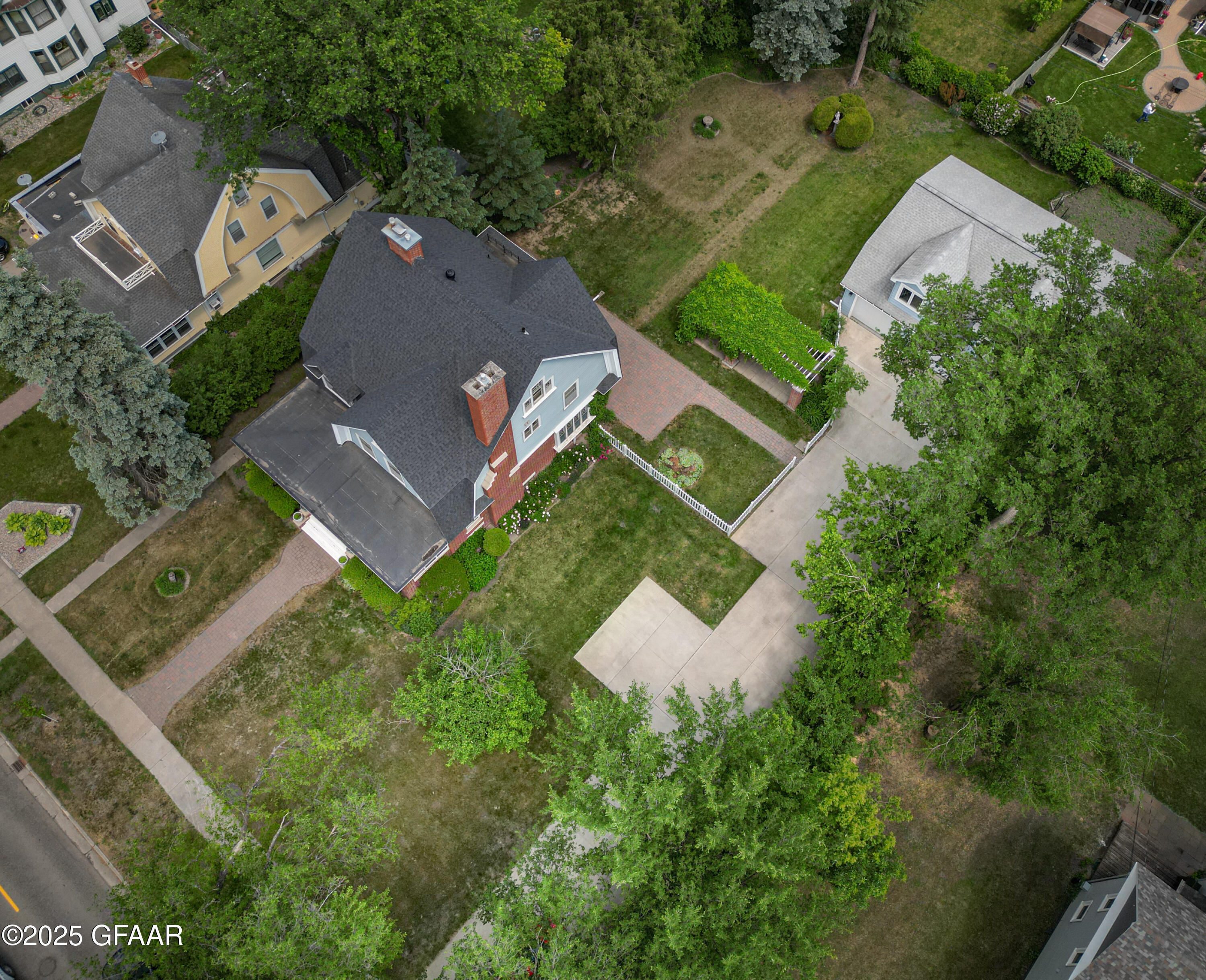 Grand Forks, North Dakota 58201, United States, 5 Bedrooms Bedrooms, ,2 BathroomsBathrooms,Residential,Active,166319