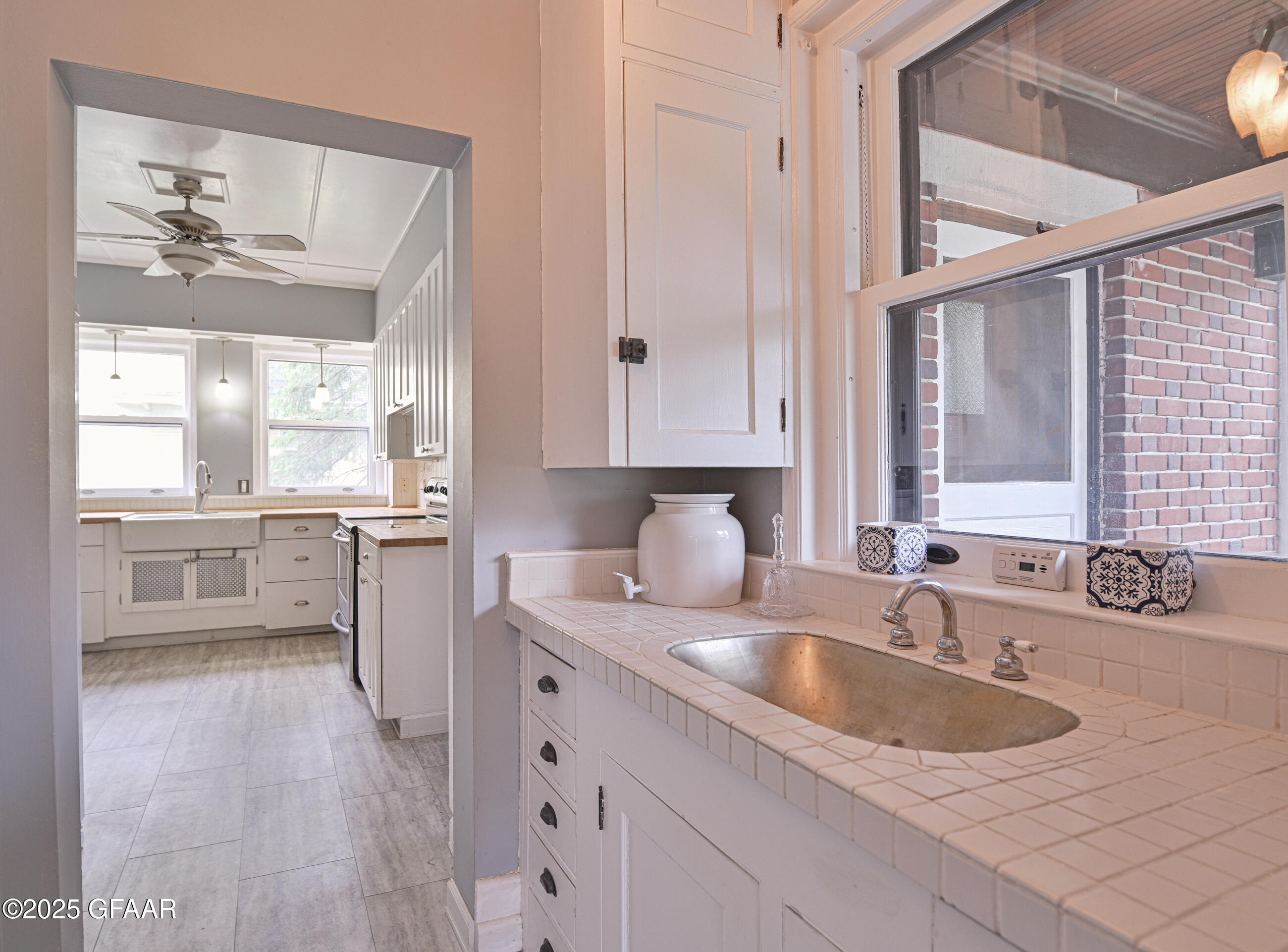 Grand Forks, North Dakota 58201, United States, 5 Bedrooms Bedrooms, ,2 BathroomsBathrooms,Residential,Active,166319