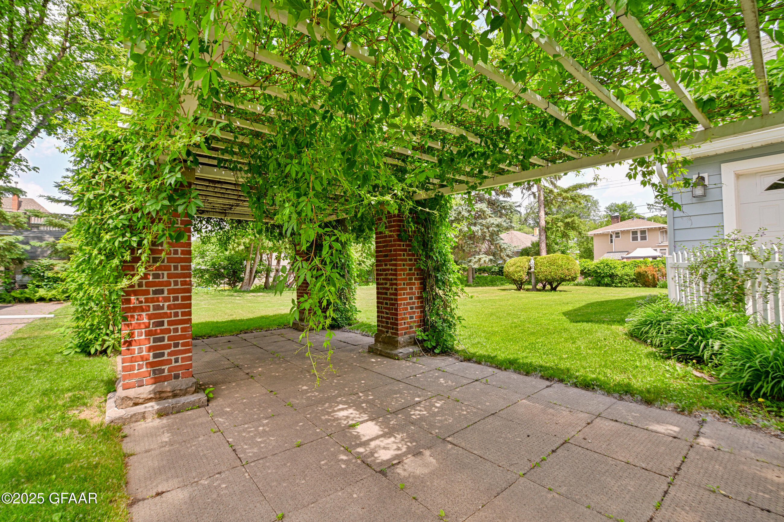 Grand Forks, North Dakota 58201, United States, 5 Bedrooms Bedrooms, ,2 BathroomsBathrooms,Residential,Active,166319