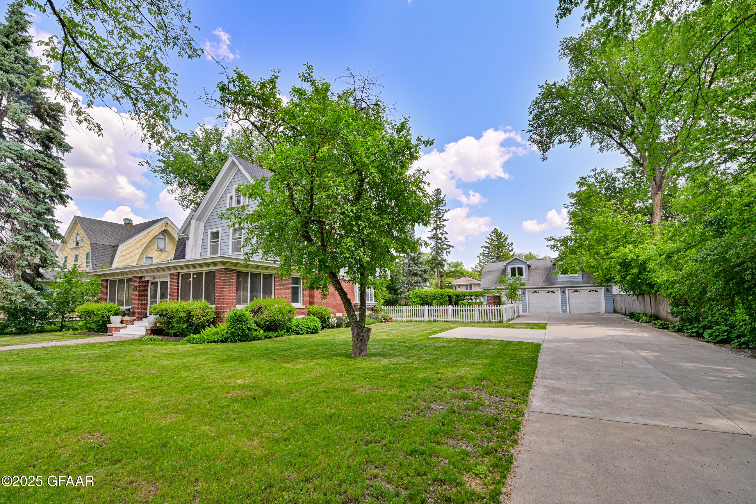 Grand Forks, North Dakota 58201, United States, 5 Bedrooms Bedrooms, ,2 BathroomsBathrooms,Residential,Active,166319