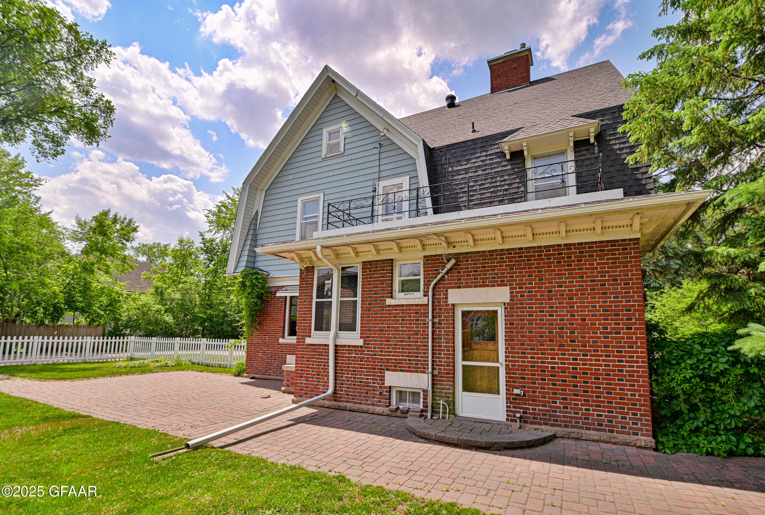 Grand Forks, North Dakota 58201, United States, 5 Bedrooms Bedrooms, ,2 BathroomsBathrooms,Residential,Active,166319
