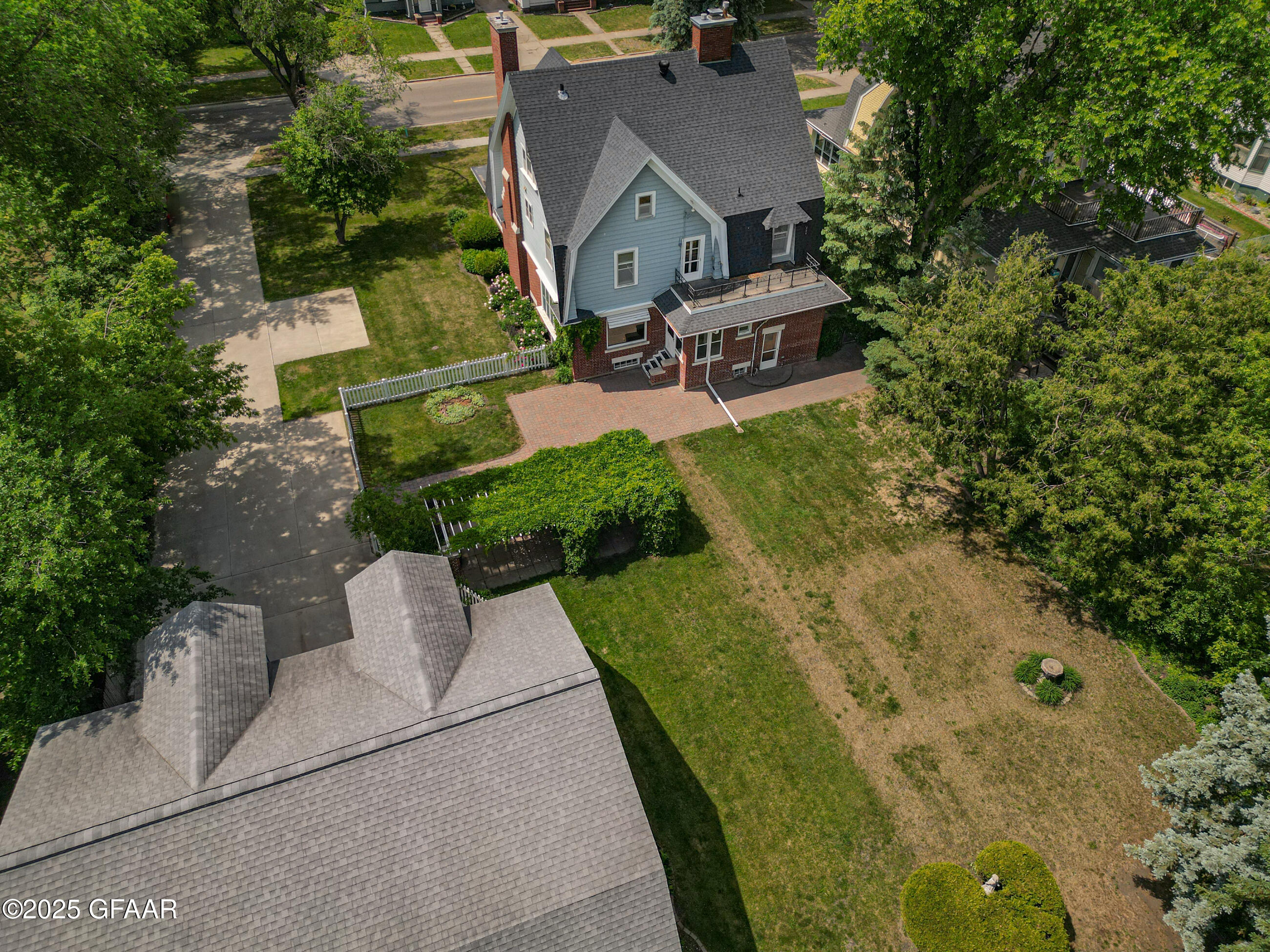 Grand Forks, North Dakota 58201, United States, 5 Bedrooms Bedrooms, ,2 BathroomsBathrooms,Residential,Active,166319