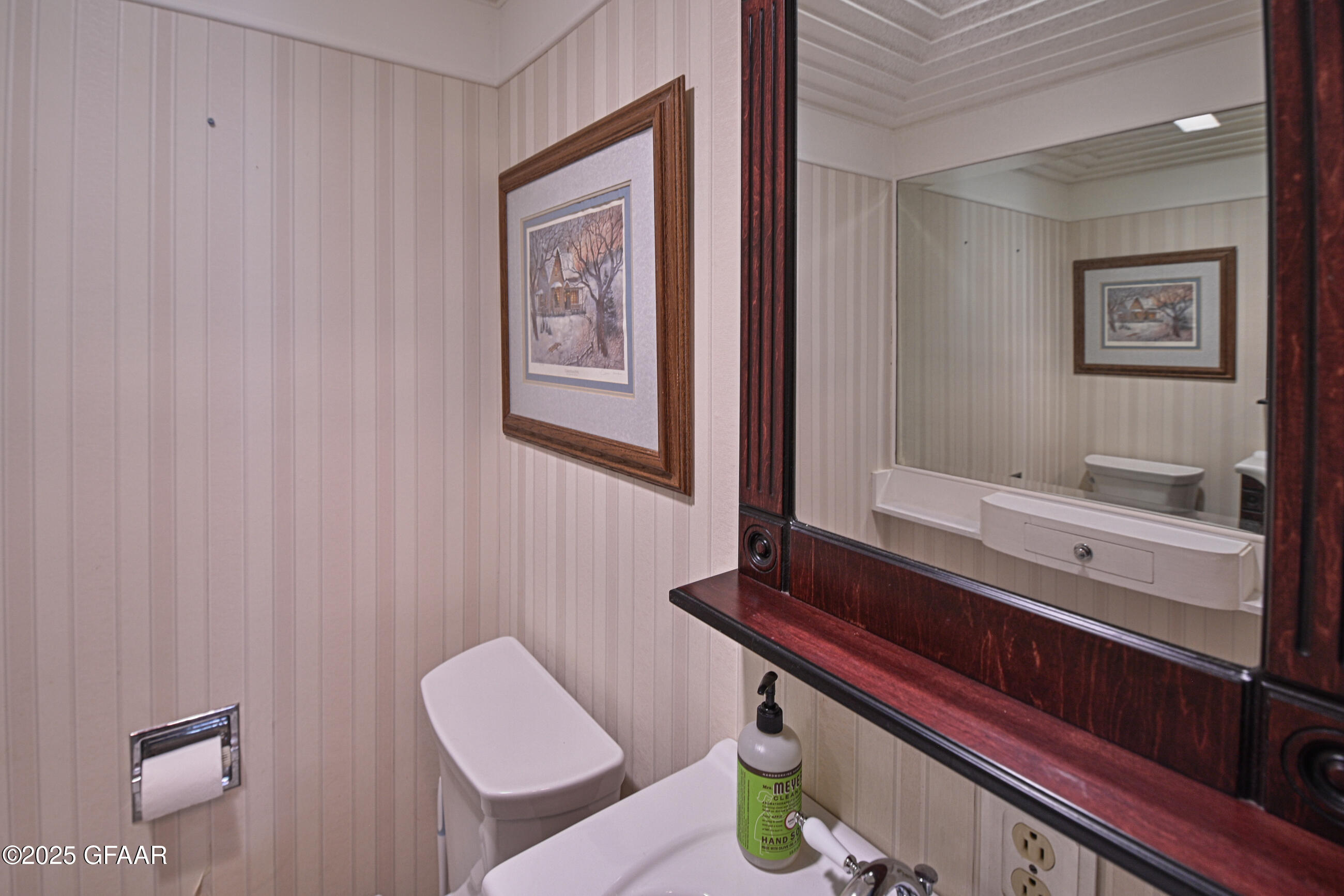 Grand Forks, North Dakota 58201, United States, 5 Bedrooms Bedrooms, ,2 BathroomsBathrooms,Residential,Active,166319