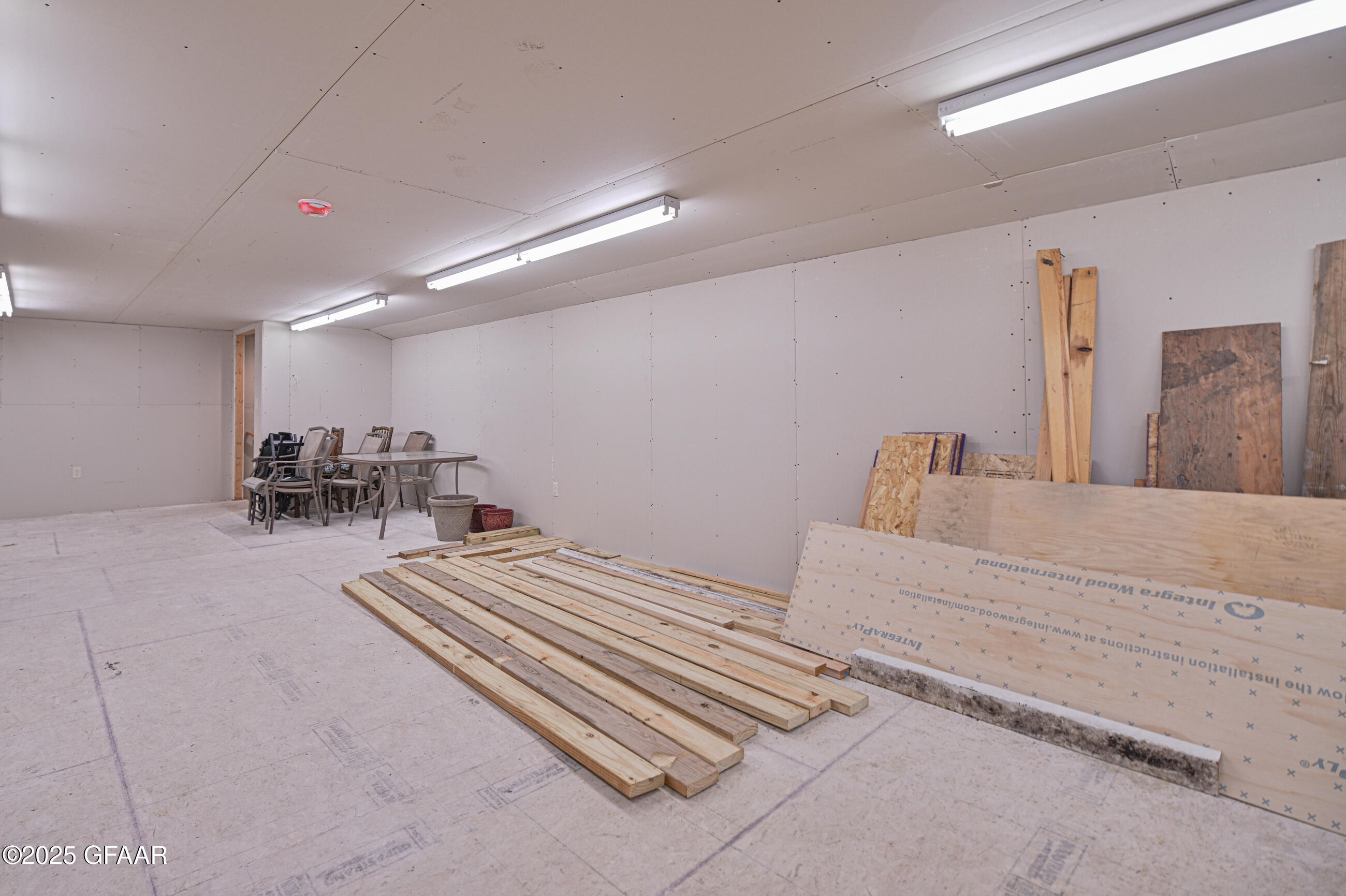 Grand Forks, North Dakota 58201, United States, 5 Bedrooms Bedrooms, ,2 BathroomsBathrooms,Residential,Active,166319