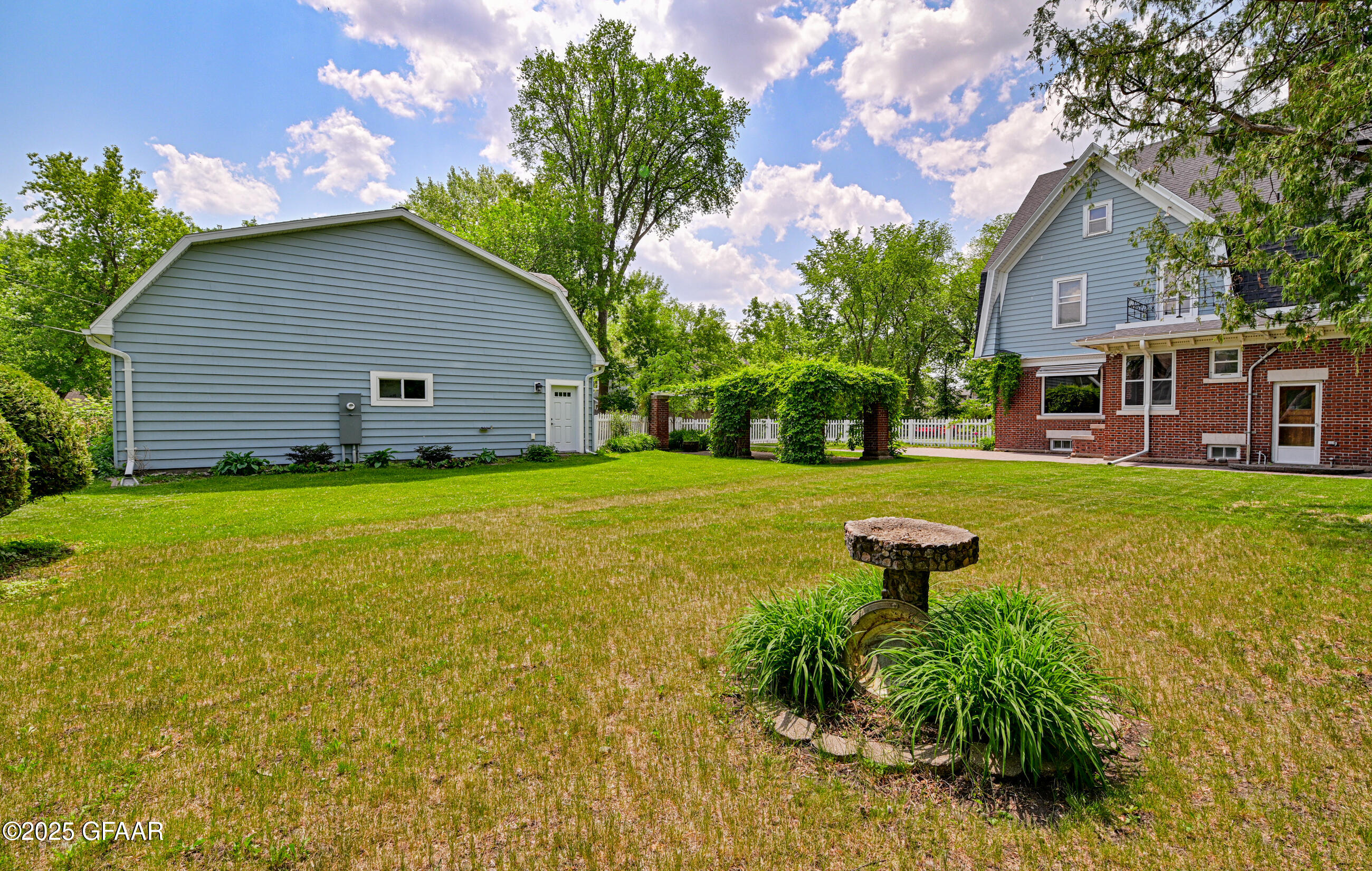 Grand Forks, North Dakota 58201, United States, 5 Bedrooms Bedrooms, ,2 BathroomsBathrooms,Residential,Active,166319