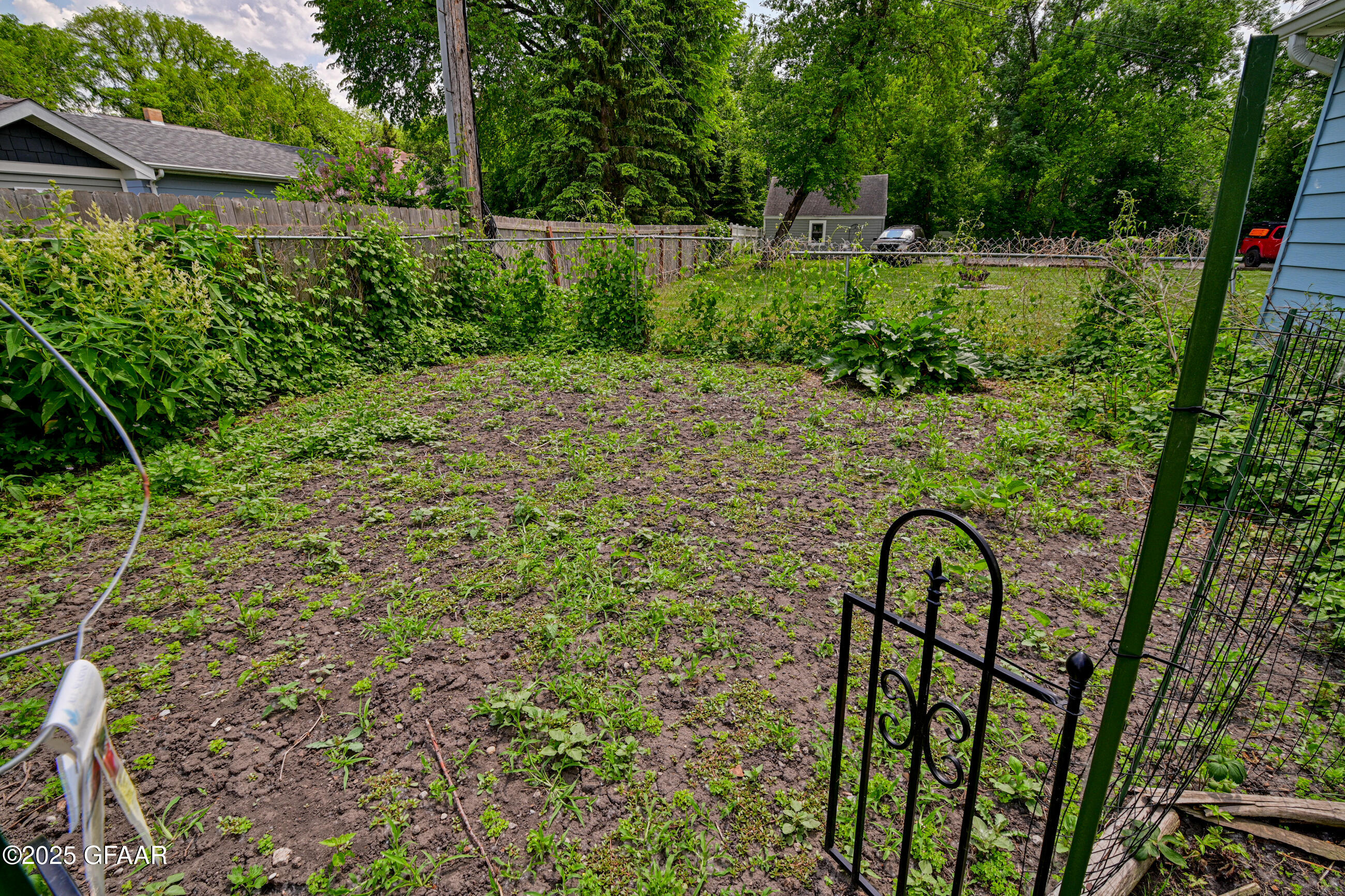 Grand Forks, North Dakota 58201, United States, 5 Bedrooms Bedrooms, ,2 BathroomsBathrooms,Residential,Active,166319