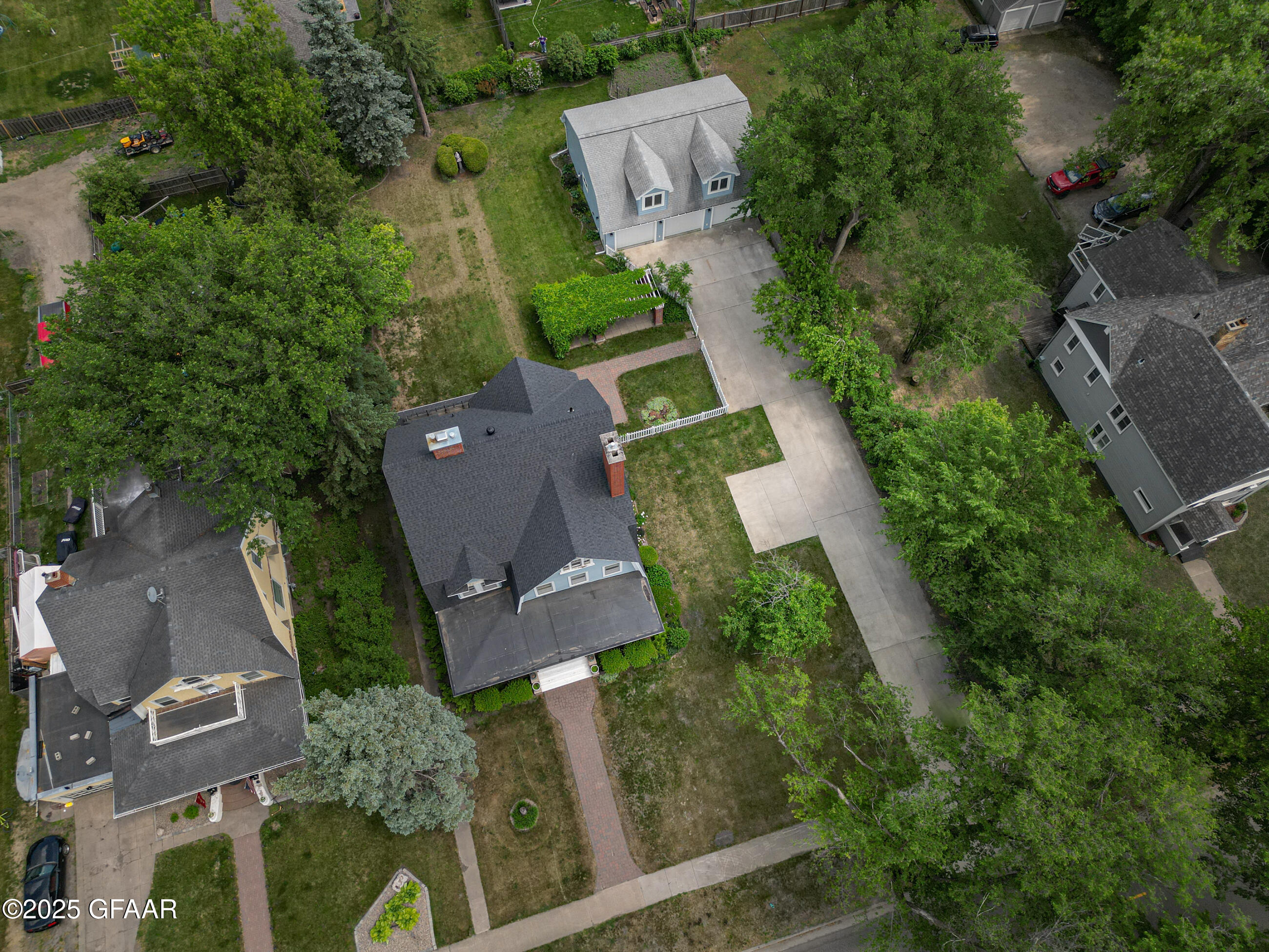 Grand Forks, North Dakota 58201, United States, 5 Bedrooms Bedrooms, ,2 BathroomsBathrooms,Residential,Active,166319