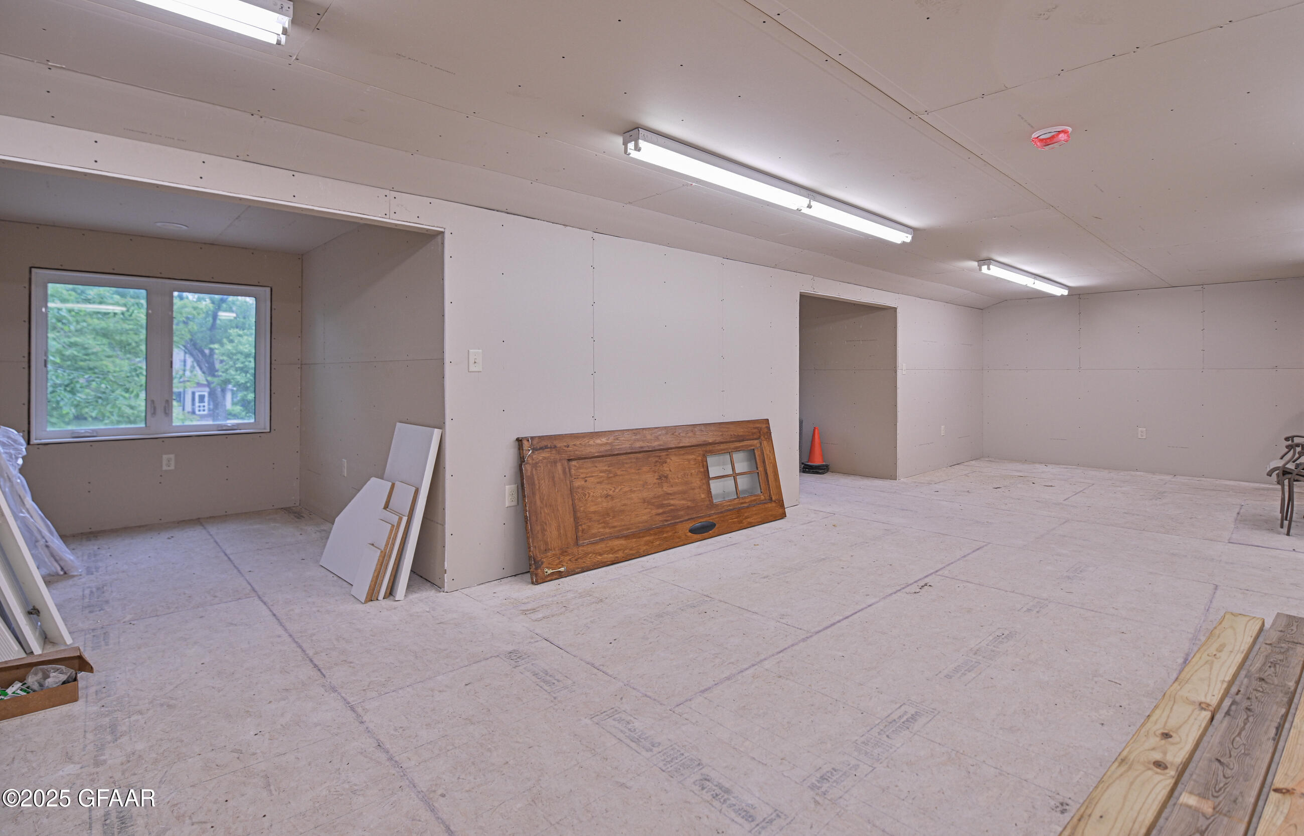 Grand Forks, North Dakota 58201, United States, 5 Bedrooms Bedrooms, ,2 BathroomsBathrooms,Residential,Active,166319