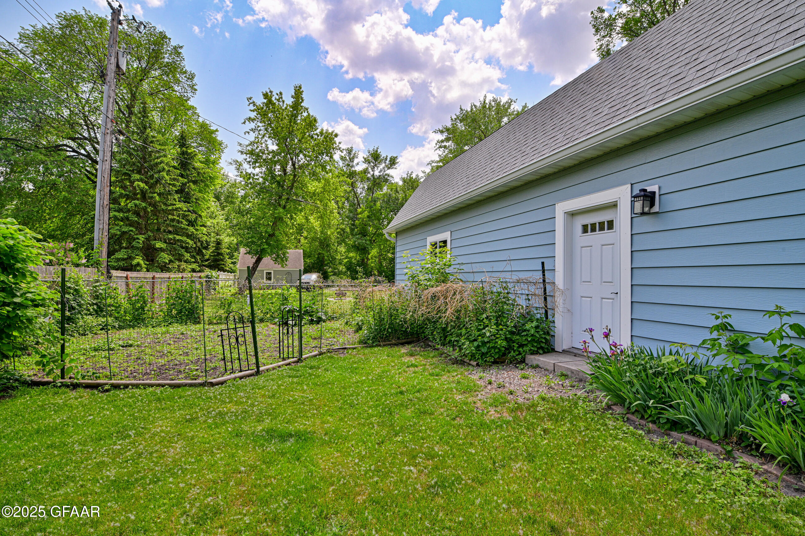Grand Forks, North Dakota 58201, United States, 5 Bedrooms Bedrooms, ,2 BathroomsBathrooms,Residential,Active,166319