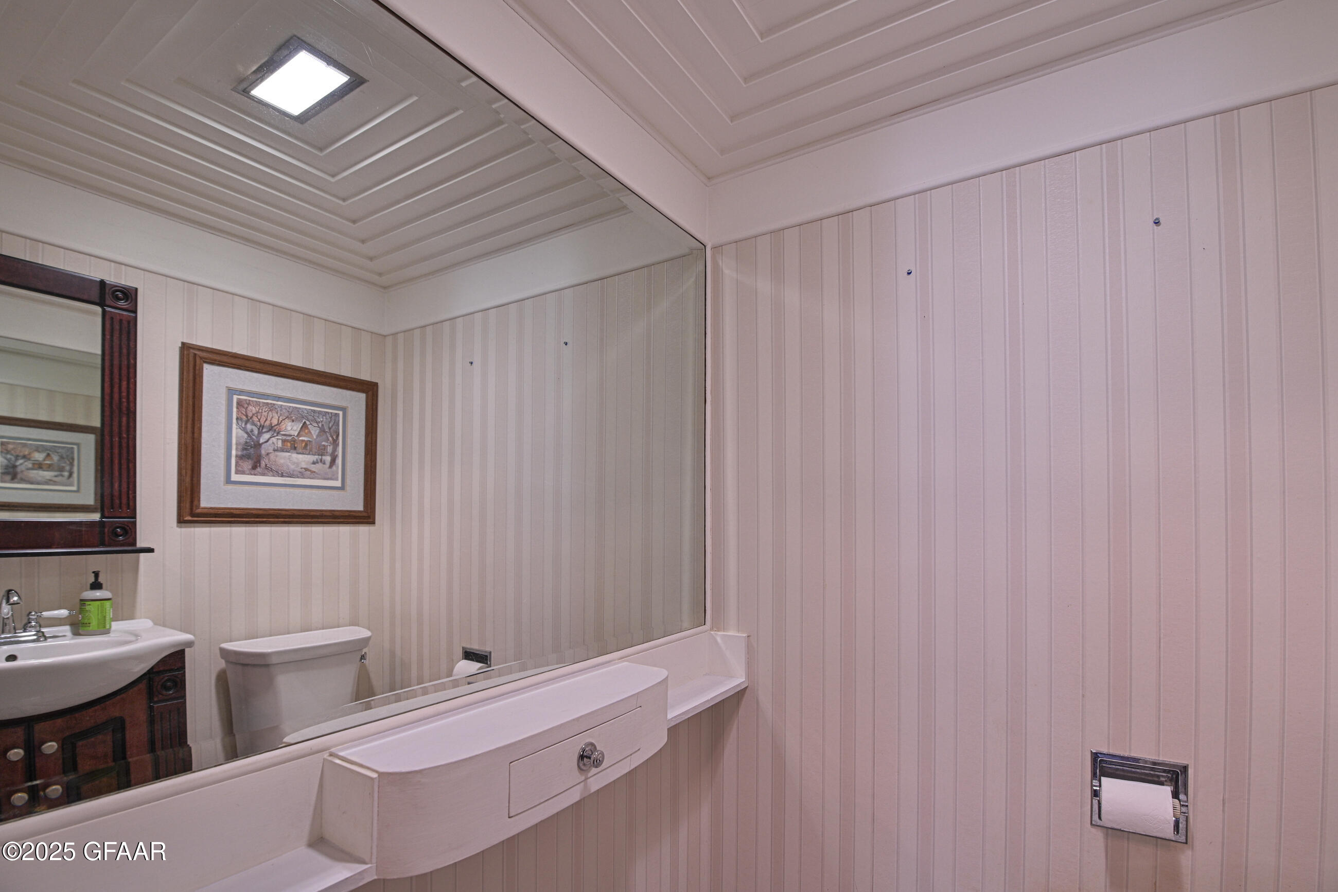 Grand Forks, North Dakota 58201, United States, 5 Bedrooms Bedrooms, ,2 BathroomsBathrooms,Residential,Active,166319