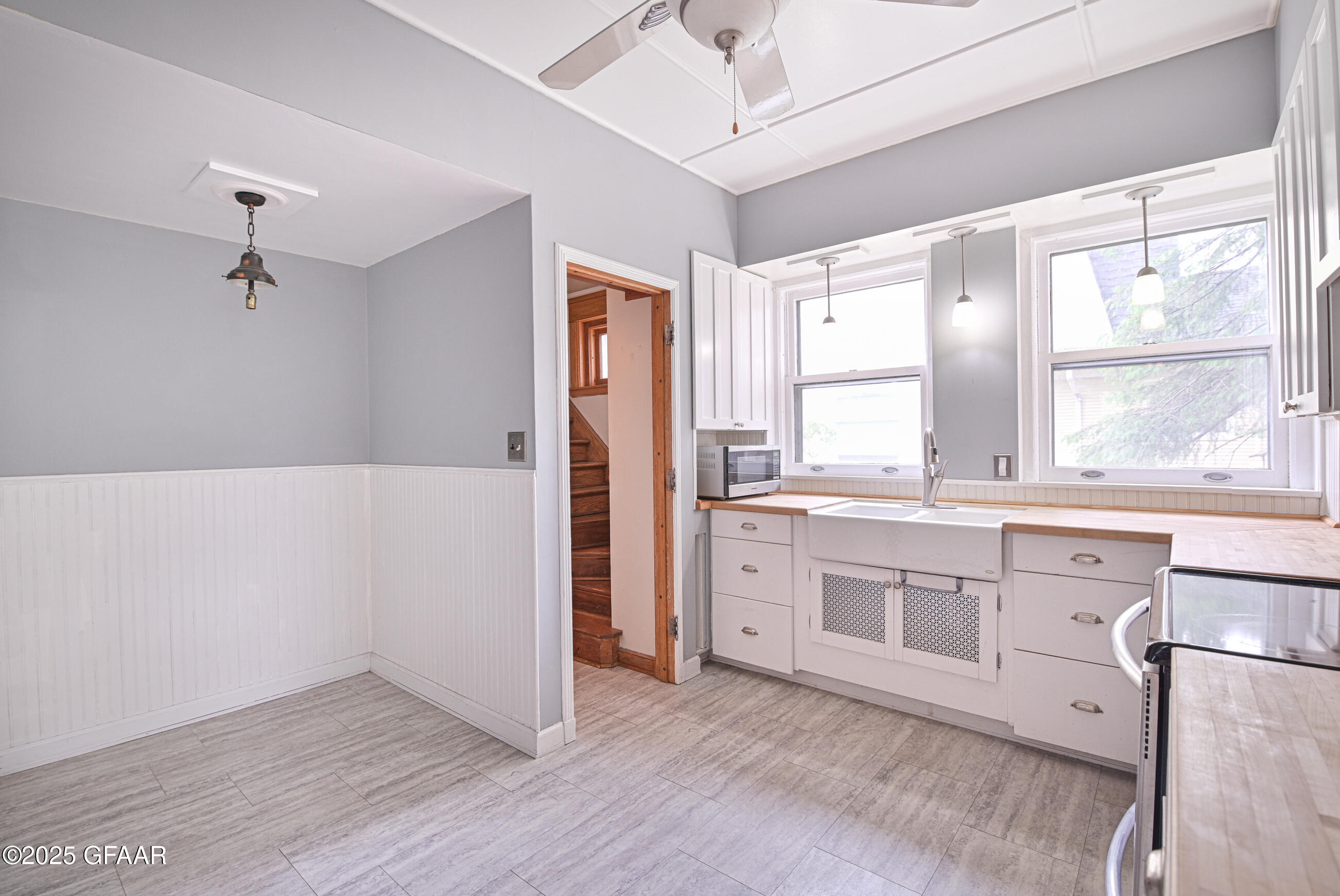 Grand Forks, North Dakota 58201, United States, 5 Bedrooms Bedrooms, ,2 BathroomsBathrooms,Residential,Active,166319