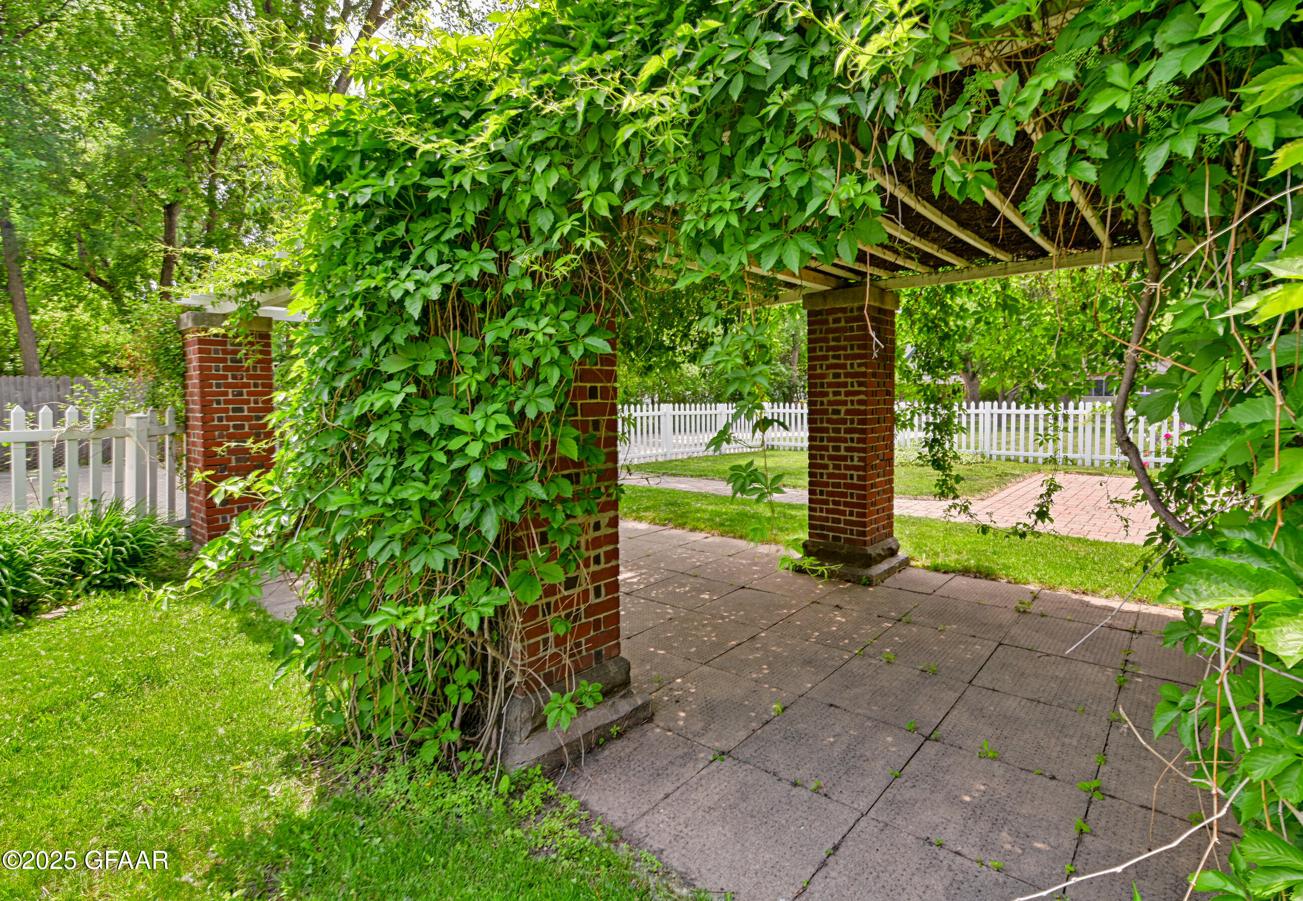 Grand Forks, North Dakota 58201, United States, 5 Bedrooms Bedrooms, ,2 BathroomsBathrooms,Residential,Active,166319