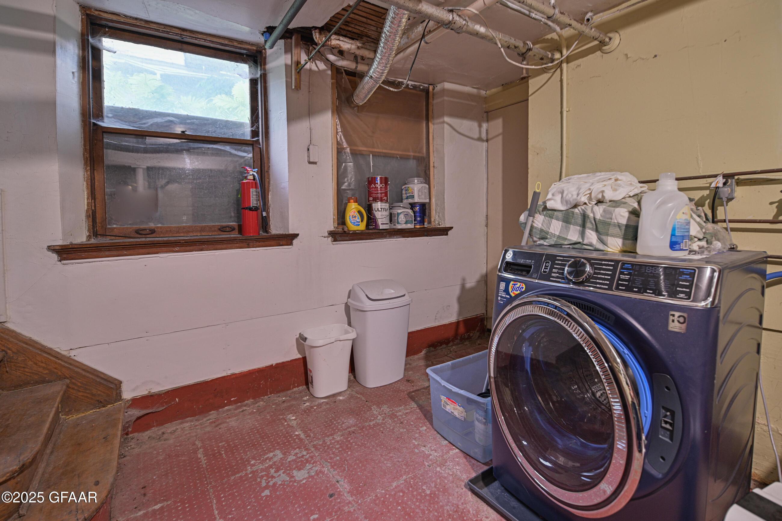 Grand Forks, North Dakota 58201, United States, 5 Bedrooms Bedrooms, ,2 BathroomsBathrooms,Residential,Active,166319