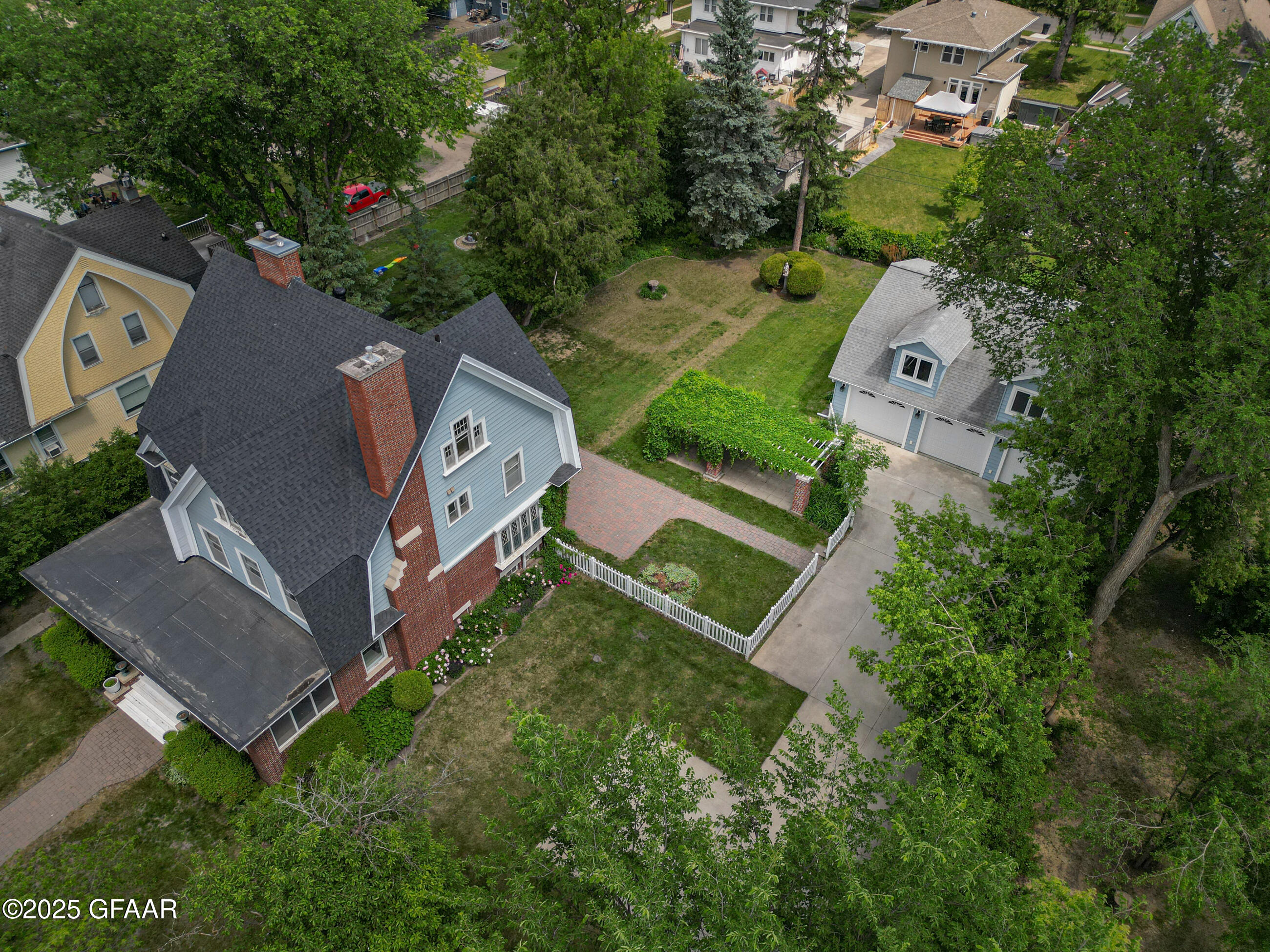 Grand Forks, North Dakota 58201, United States, 5 Bedrooms Bedrooms, ,2 BathroomsBathrooms,Residential,Active,166319