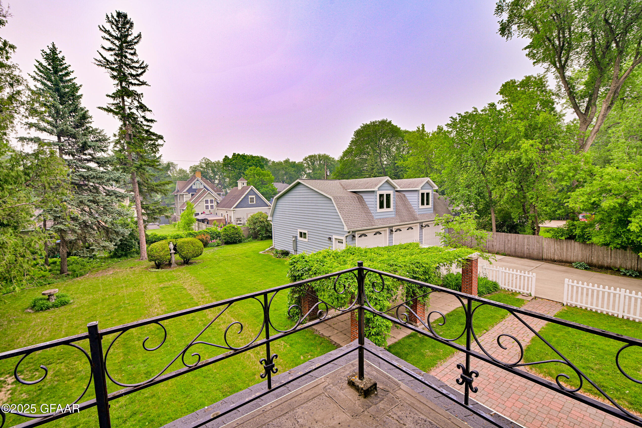 Grand Forks, North Dakota 58201, United States, 5 Bedrooms Bedrooms, ,2 BathroomsBathrooms,Residential,Active,166319