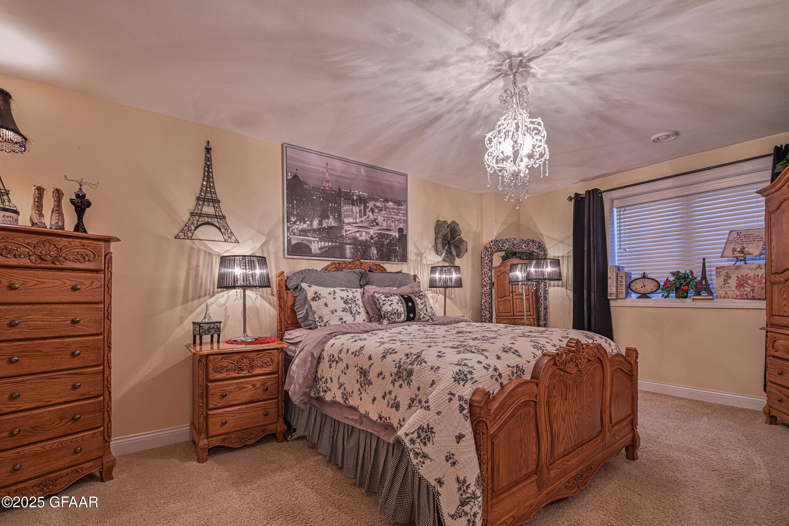 Grand Forks, North Dakota 58201, United States, 5 Bedrooms Bedrooms, ,4 BathroomsBathrooms,Residential,Pending,170988