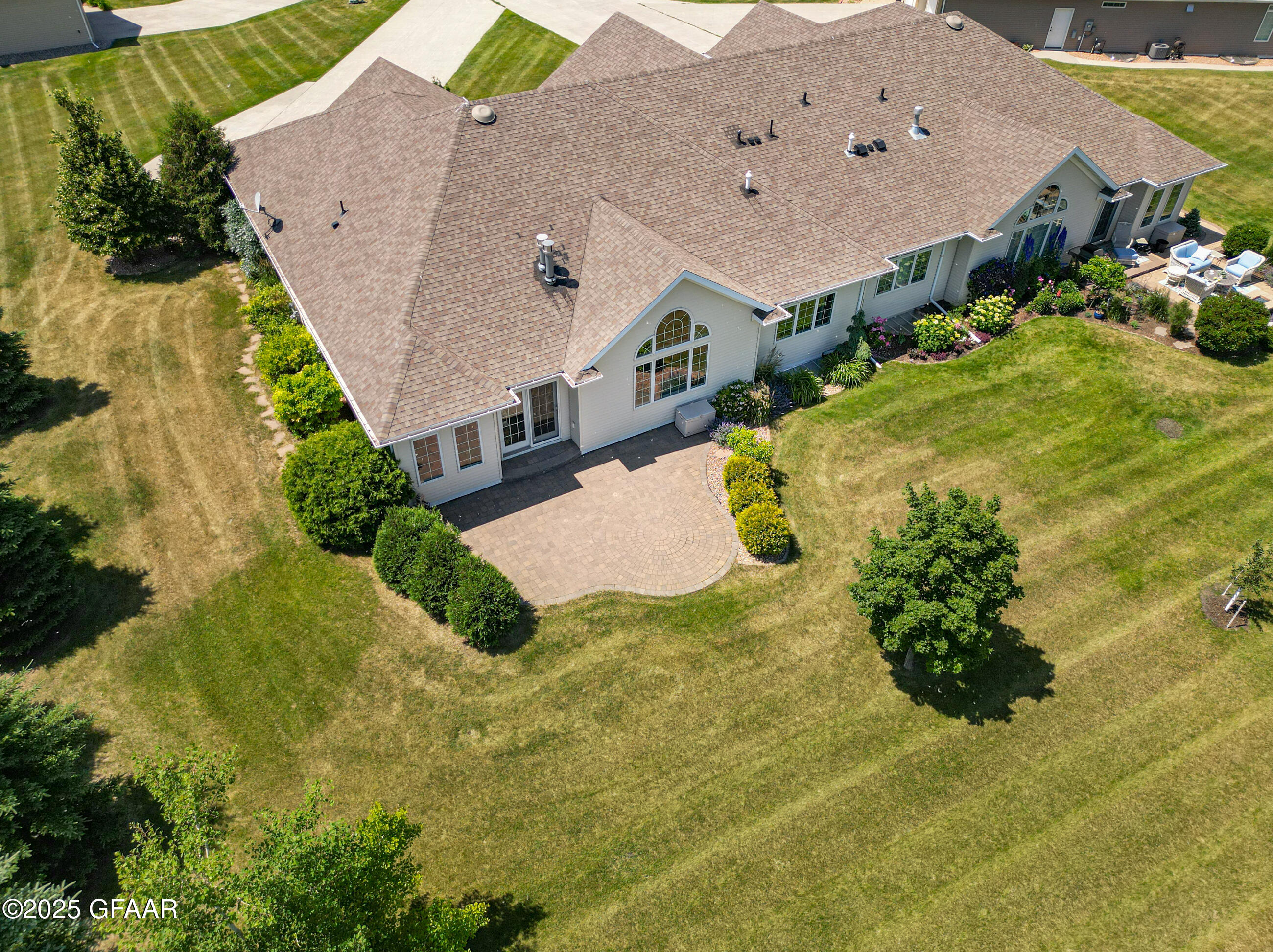 Grand Forks, North Dakota 58201, United States, 5 Bedrooms Bedrooms, ,4 BathroomsBathrooms,Residential,Pending,170988