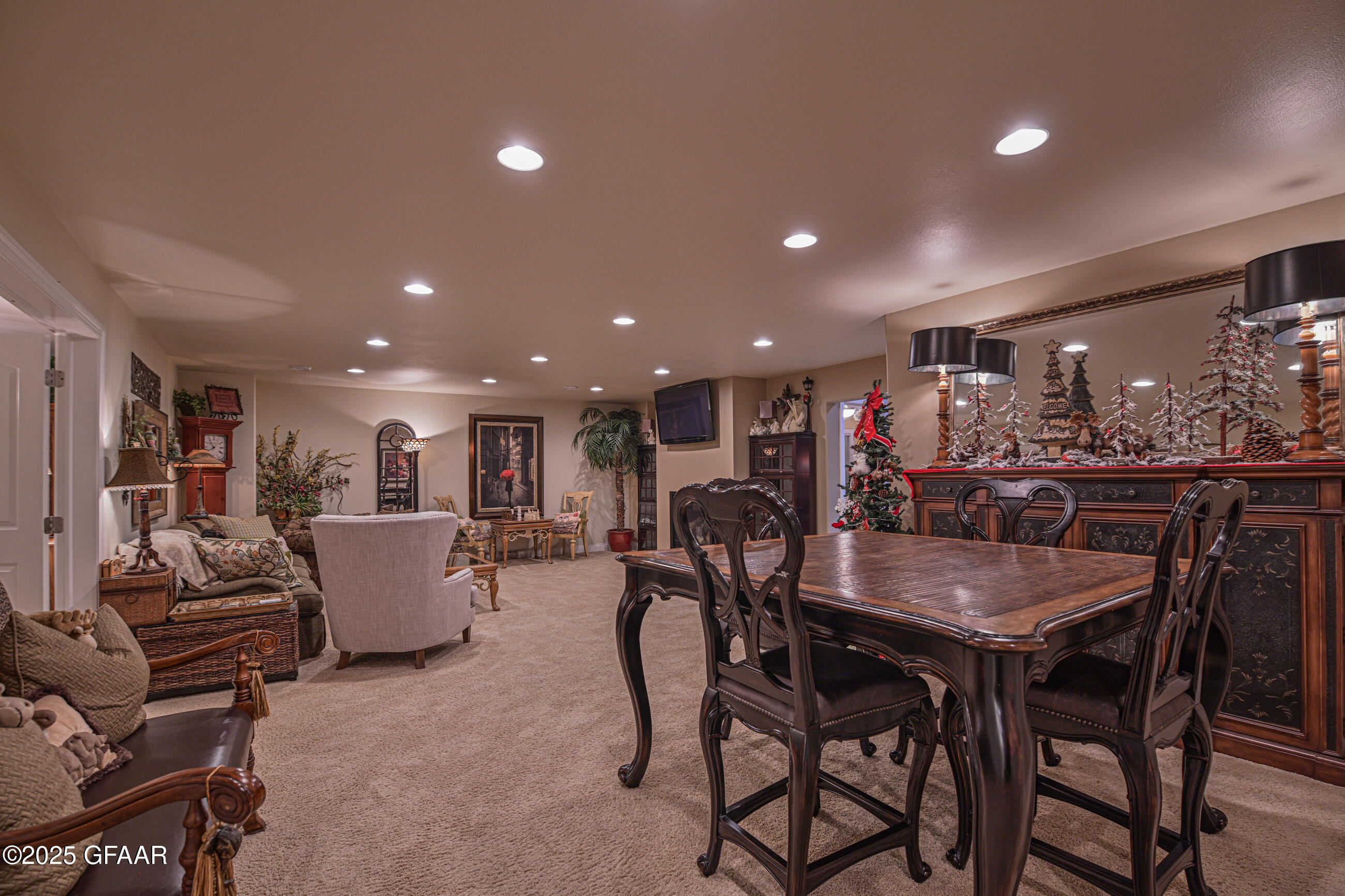 Grand Forks, North Dakota 58201, United States, 5 Bedrooms Bedrooms, ,4 BathroomsBathrooms,Residential,Pending,170988