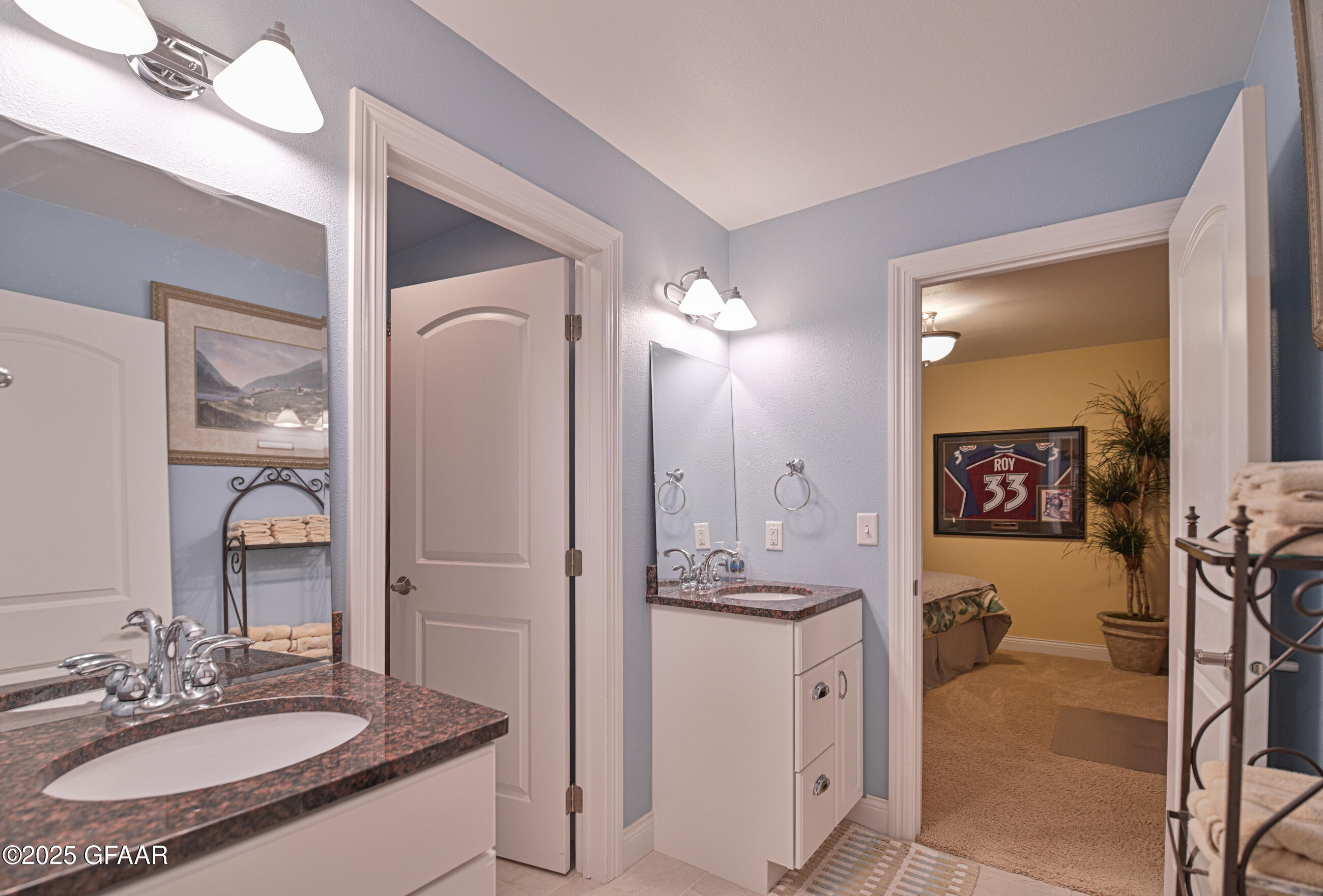 Grand Forks, North Dakota 58201, United States, 5 Bedrooms Bedrooms, ,4 BathroomsBathrooms,Residential,Pending,170988