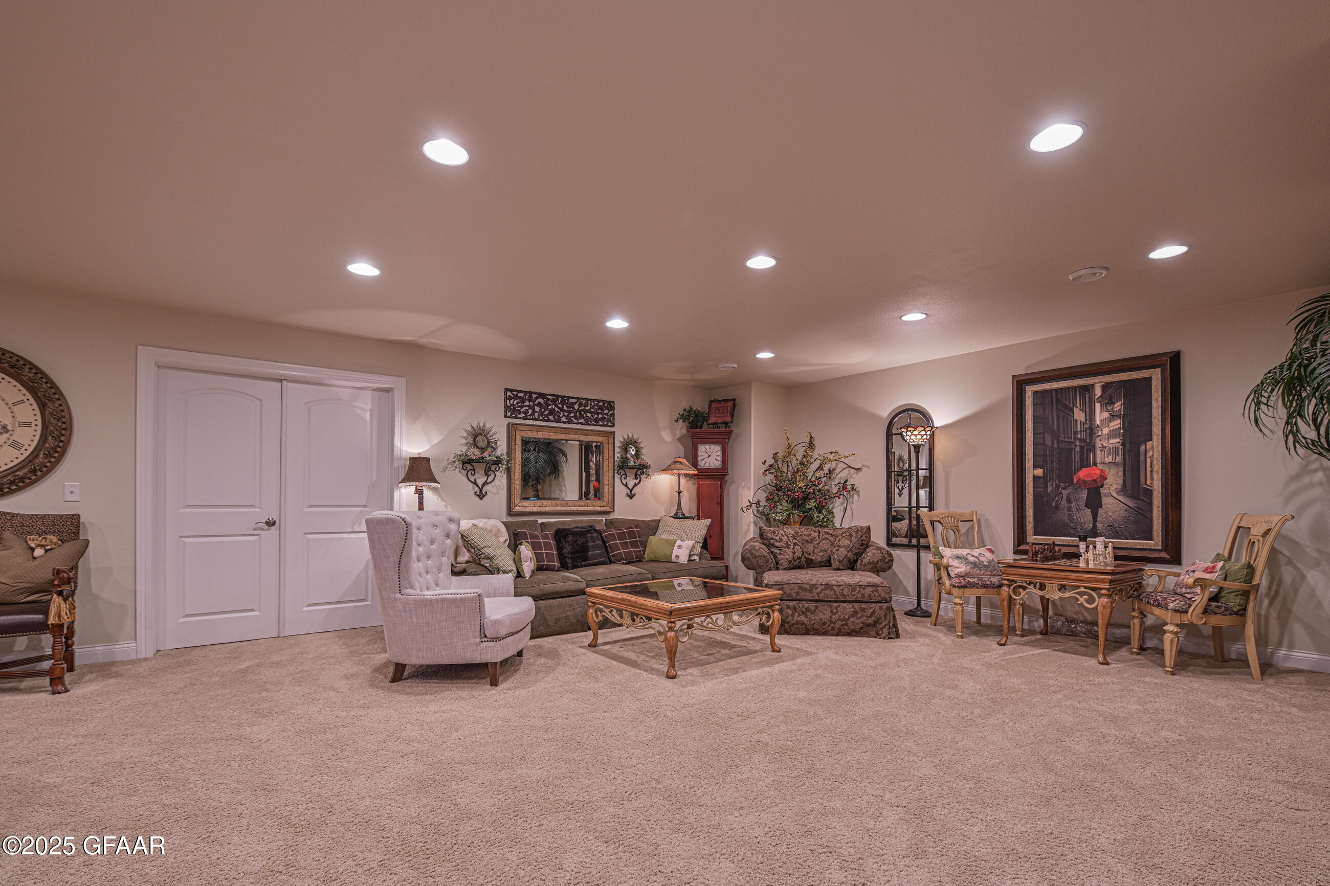 Grand Forks, North Dakota 58201, United States, 5 Bedrooms Bedrooms, ,4 BathroomsBathrooms,Residential,Pending,170988