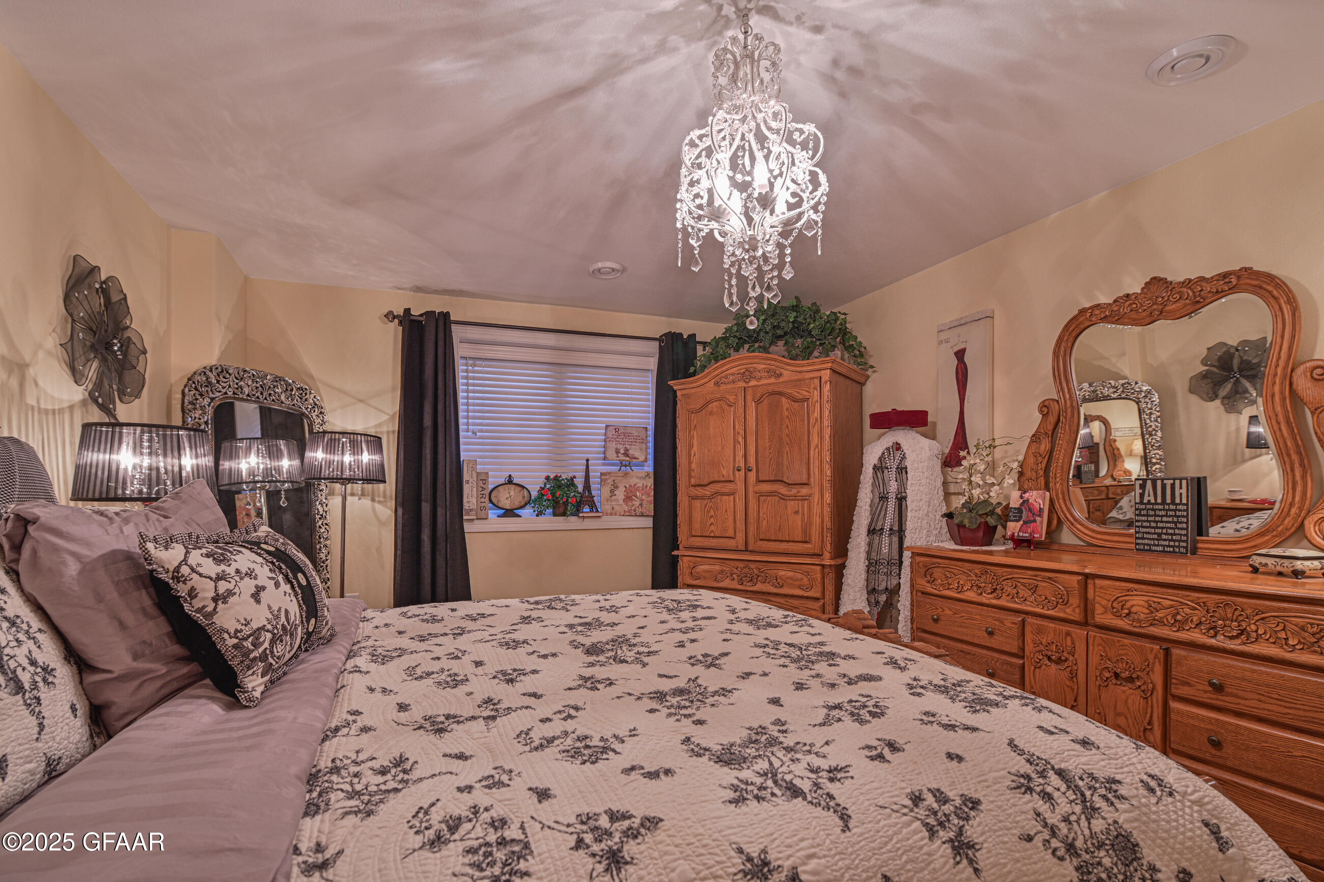 Grand Forks, North Dakota 58201, United States, 5 Bedrooms Bedrooms, ,4 BathroomsBathrooms,Residential,Pending,170988