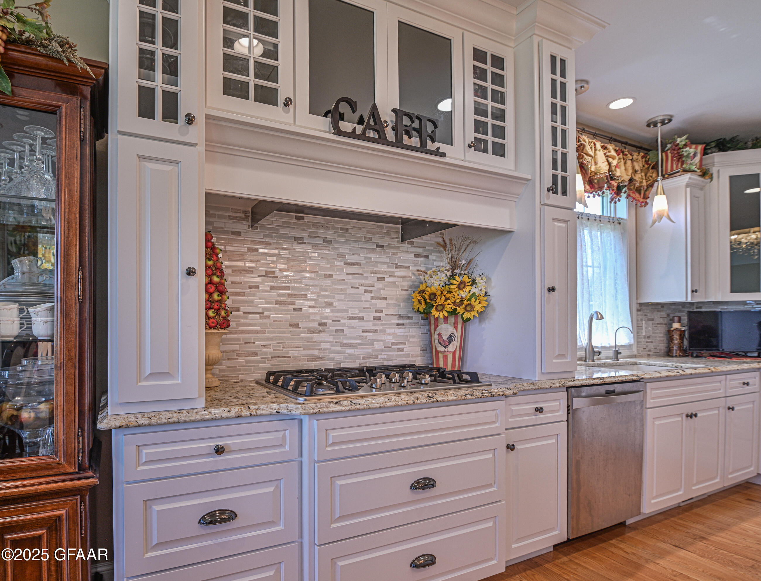 Grand Forks, North Dakota 58201, United States, 5 Bedrooms Bedrooms, ,4 BathroomsBathrooms,Residential,Pending,170988