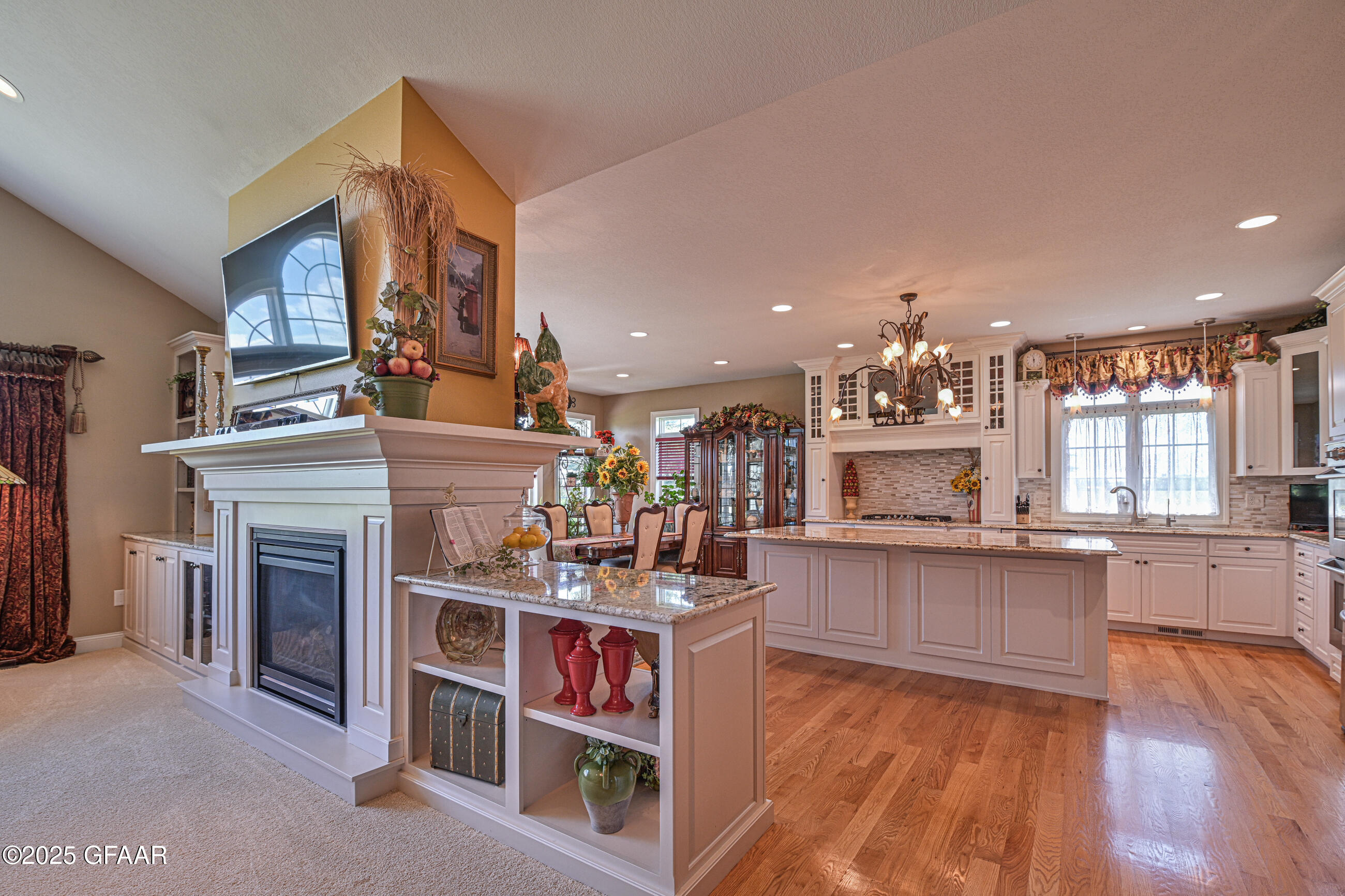 Grand Forks, North Dakota 58201, United States, 5 Bedrooms Bedrooms, ,4 BathroomsBathrooms,Residential,Pending,170988