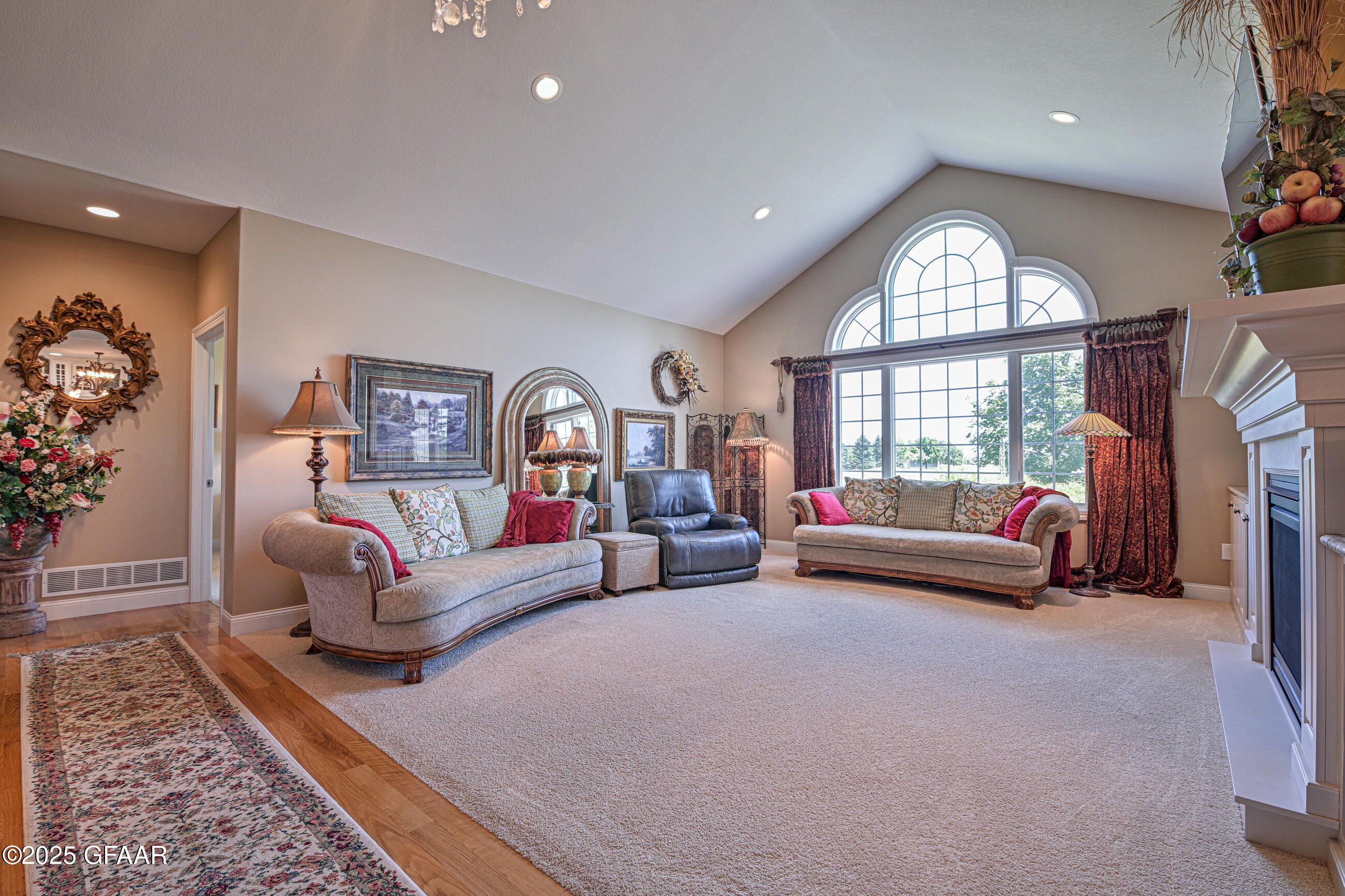 Grand Forks, North Dakota 58201, United States, 5 Bedrooms Bedrooms, ,4 BathroomsBathrooms,Residential,Pending,170988