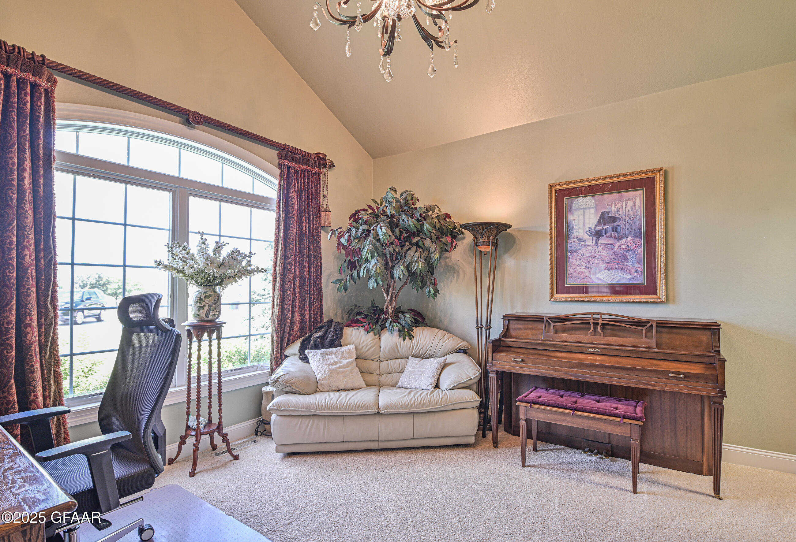 Grand Forks, North Dakota 58201, United States, 5 Bedrooms Bedrooms, ,4 BathroomsBathrooms,Residential,Pending,170988