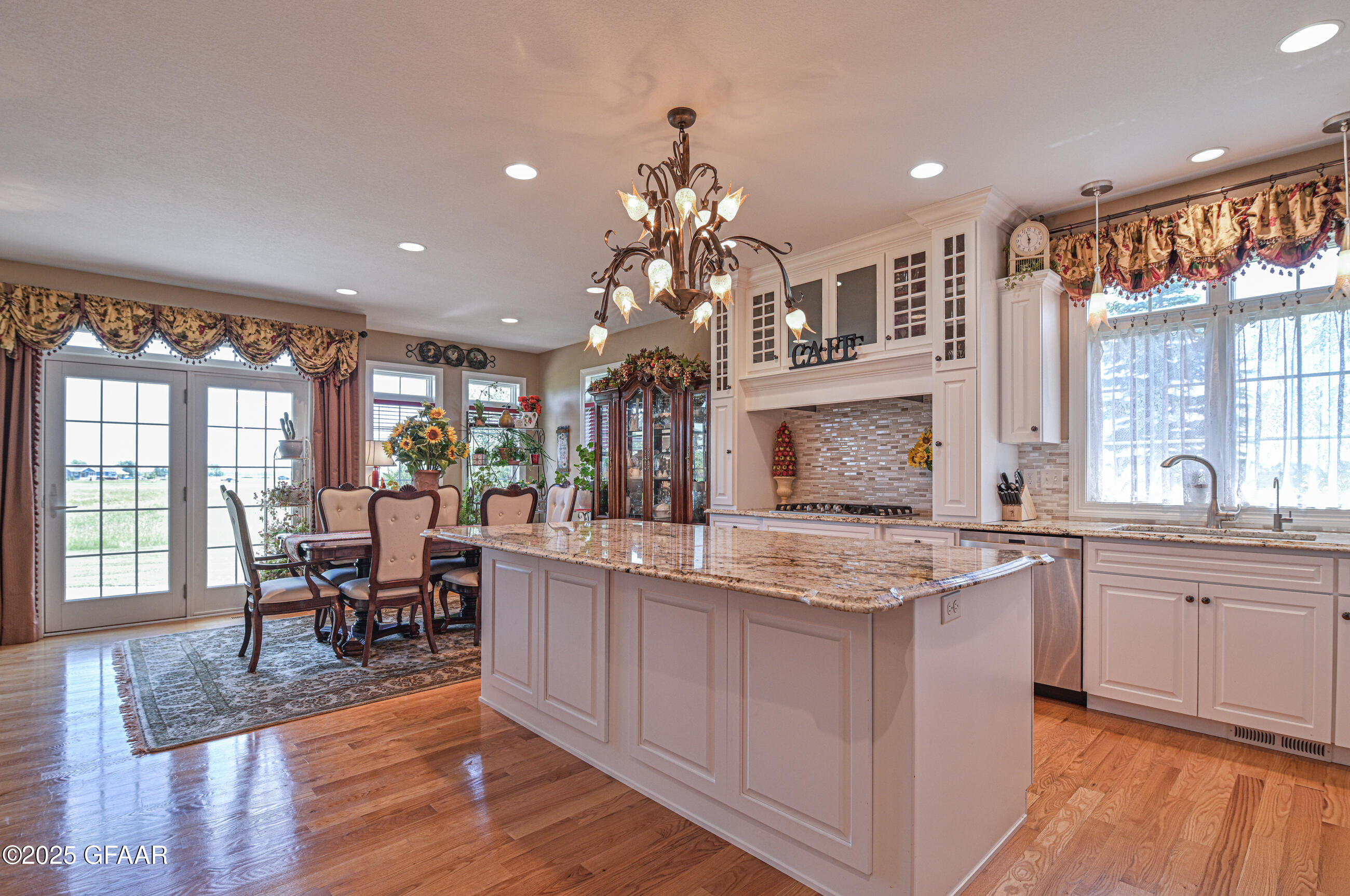 Grand Forks, North Dakota 58201, United States, 5 Bedrooms Bedrooms, ,4 BathroomsBathrooms,Residential,Pending,170988