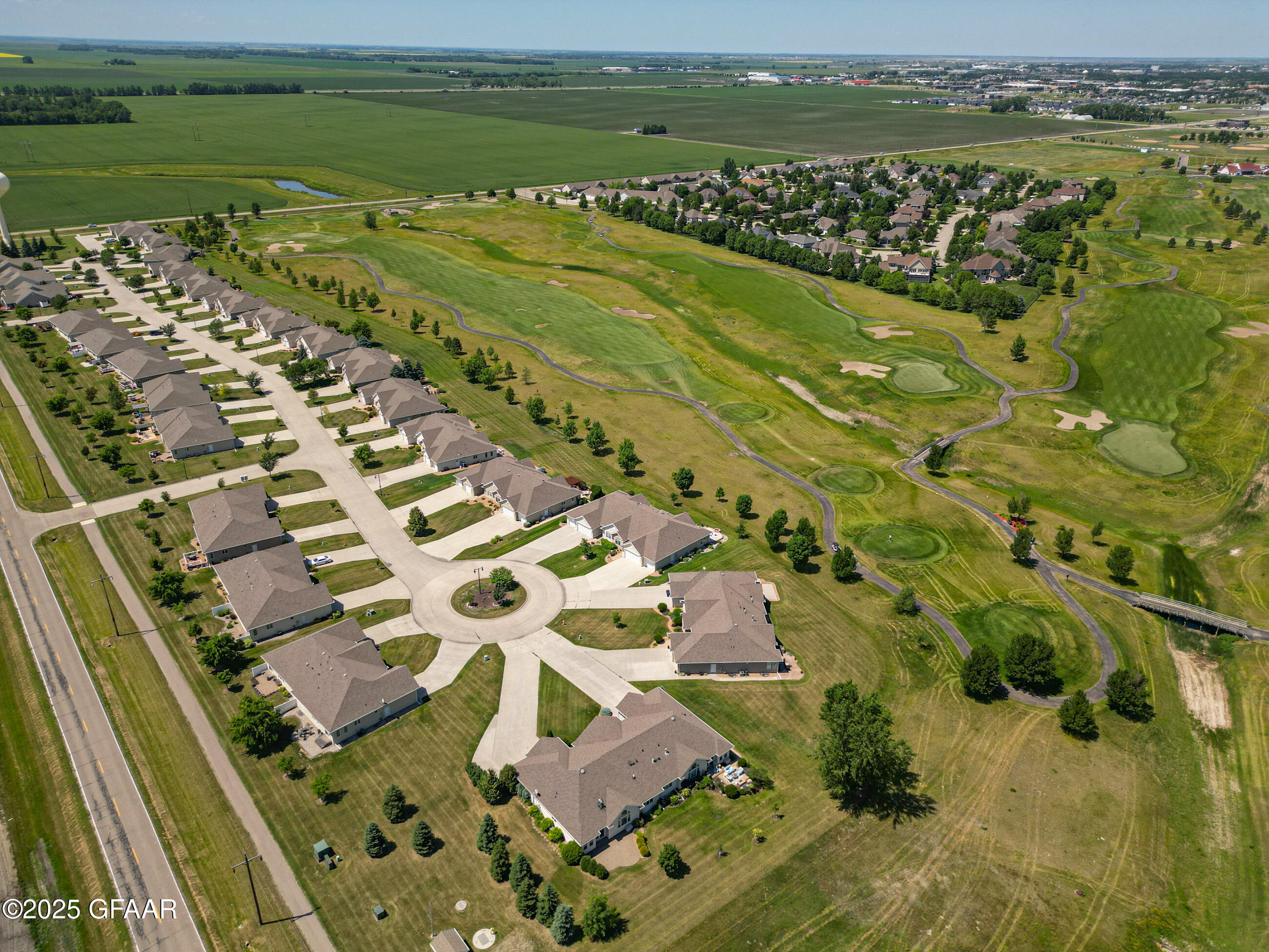 Grand Forks, North Dakota 58201, United States, 5 Bedrooms Bedrooms, ,4 BathroomsBathrooms,Residential,Pending,170988