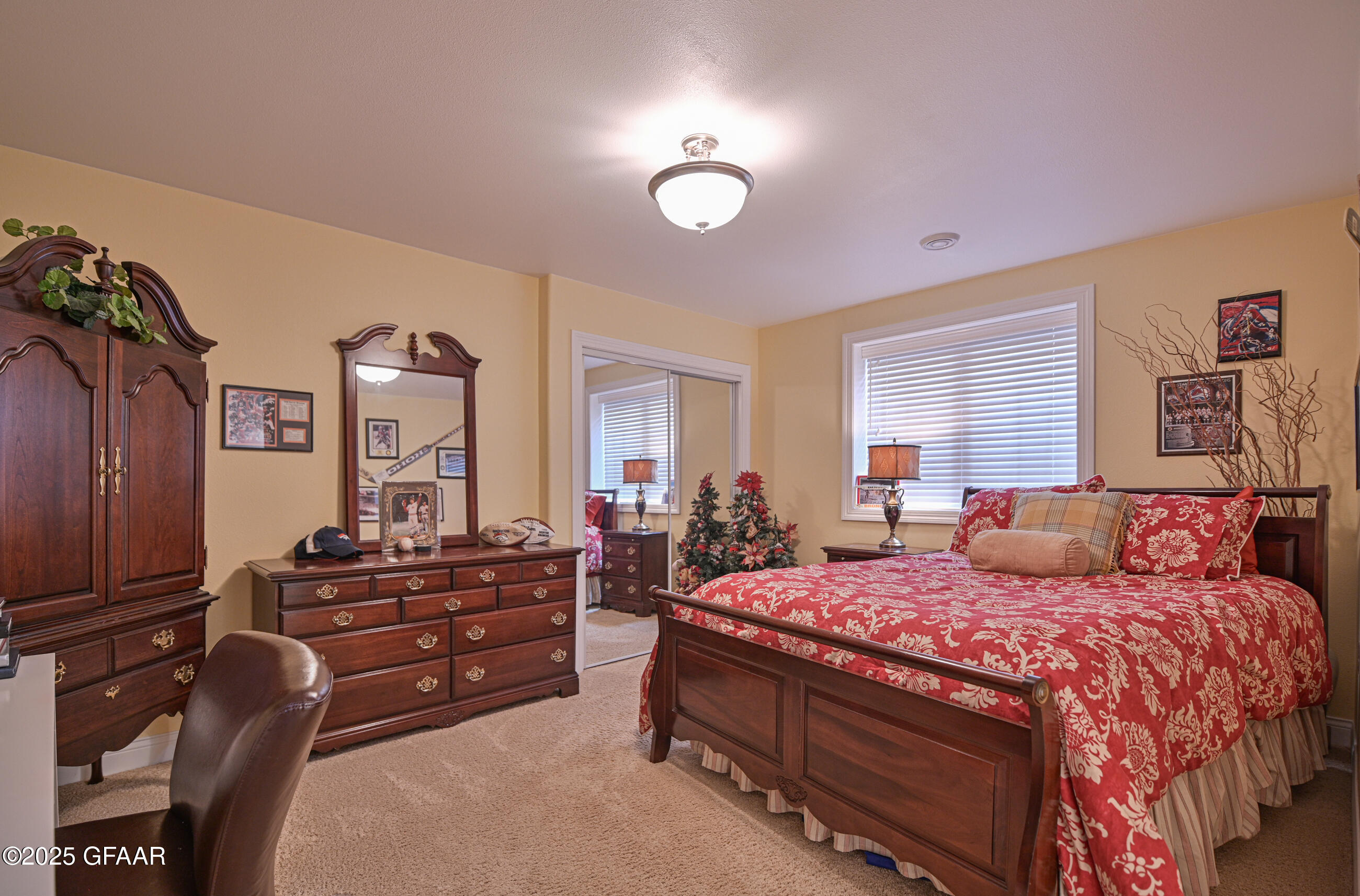 Grand Forks, North Dakota 58201, United States, 5 Bedrooms Bedrooms, ,4 BathroomsBathrooms,Residential,Pending,170988