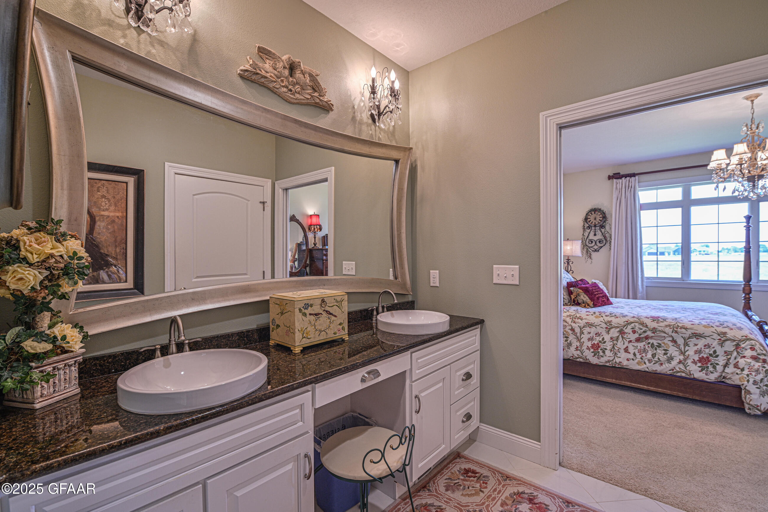 Grand Forks, North Dakota 58201, United States, 5 Bedrooms Bedrooms, ,4 BathroomsBathrooms,Residential,Pending,170988