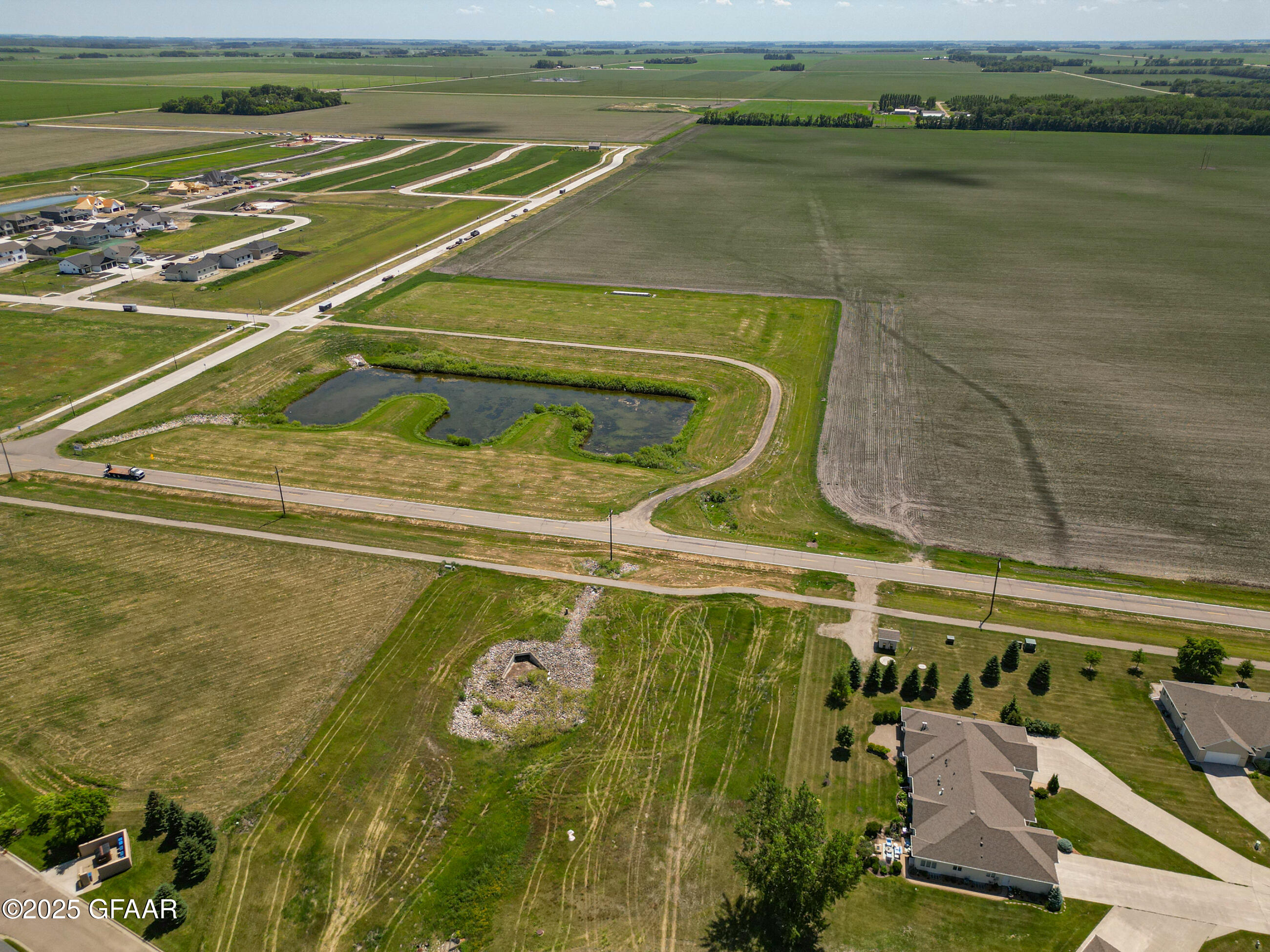 Grand Forks, North Dakota 58201, United States, 5 Bedrooms Bedrooms, ,4 BathroomsBathrooms,Residential,Pending,170988