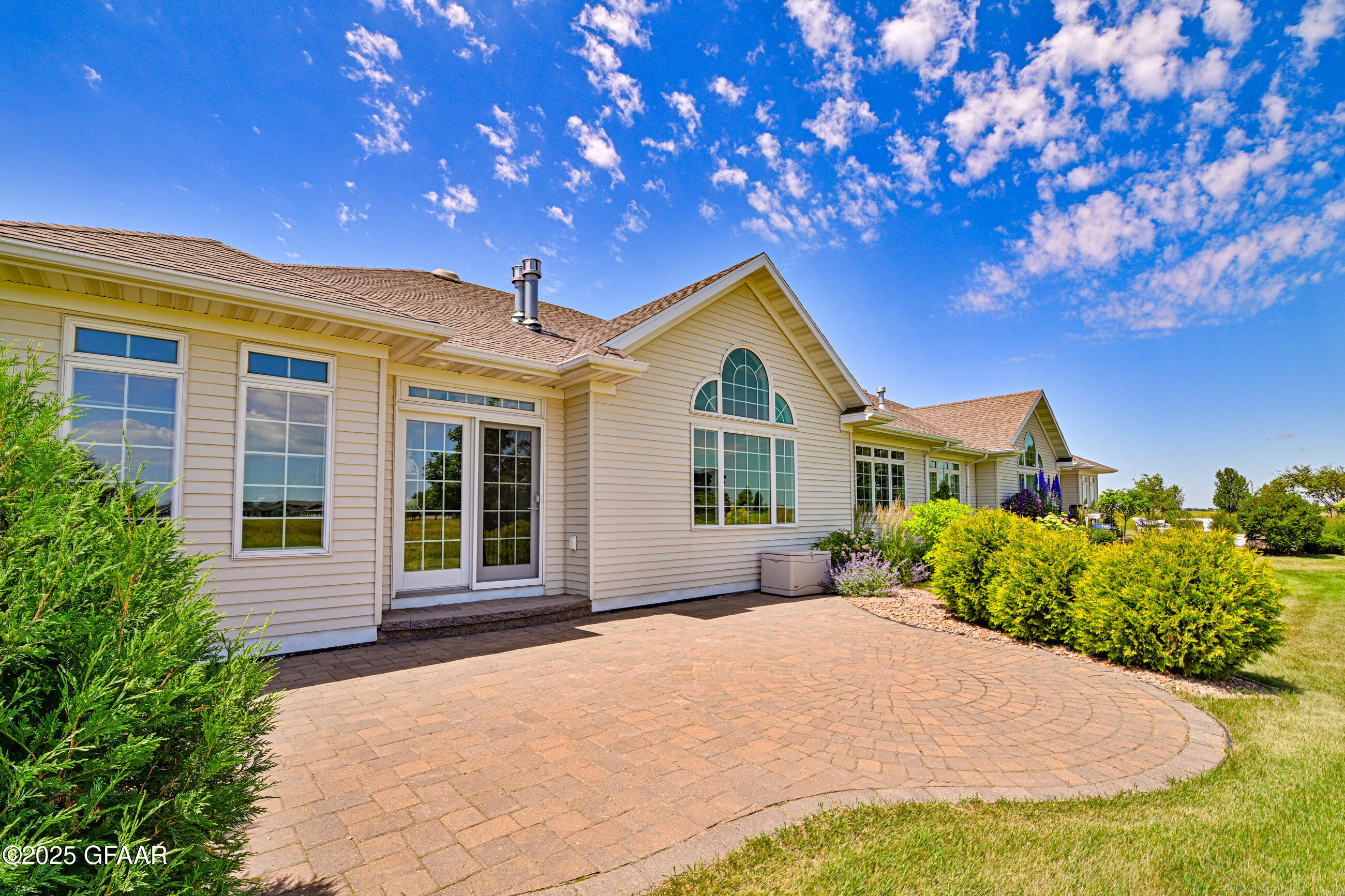 Grand Forks, North Dakota 58201, United States, 5 Bedrooms Bedrooms, ,4 BathroomsBathrooms,Residential,Pending,170988