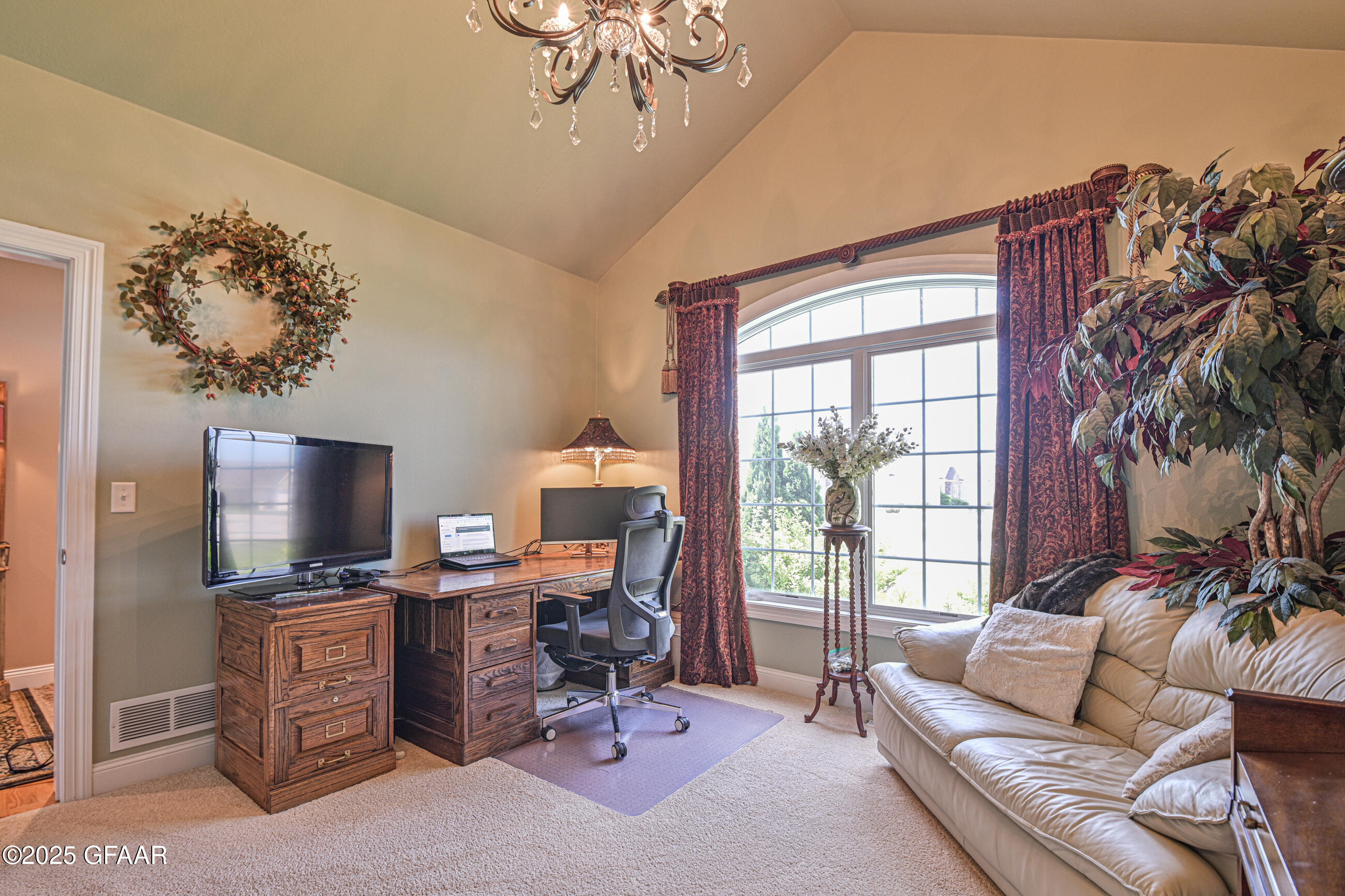 Grand Forks, North Dakota 58201, United States, 5 Bedrooms Bedrooms, ,4 BathroomsBathrooms,Residential,Pending,170988