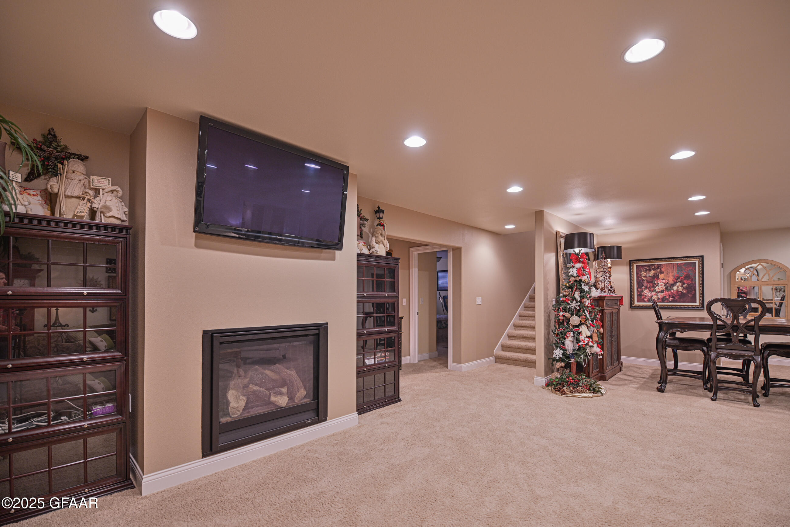 Grand Forks, North Dakota 58201, United States, 5 Bedrooms Bedrooms, ,4 BathroomsBathrooms,Residential,Pending,170988