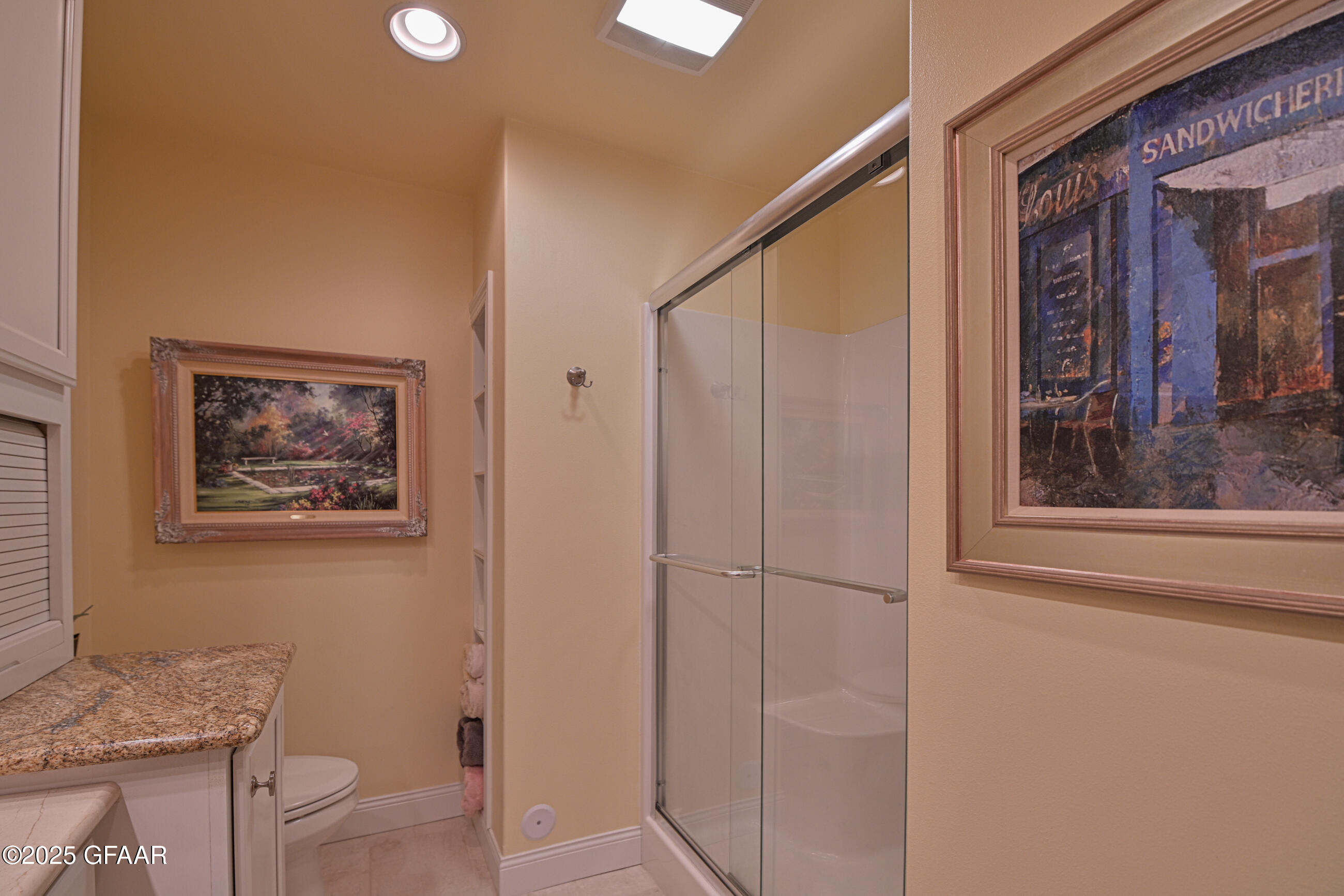 Grand Forks, North Dakota 58201, United States, 5 Bedrooms Bedrooms, ,4 BathroomsBathrooms,Residential,Pending,170988