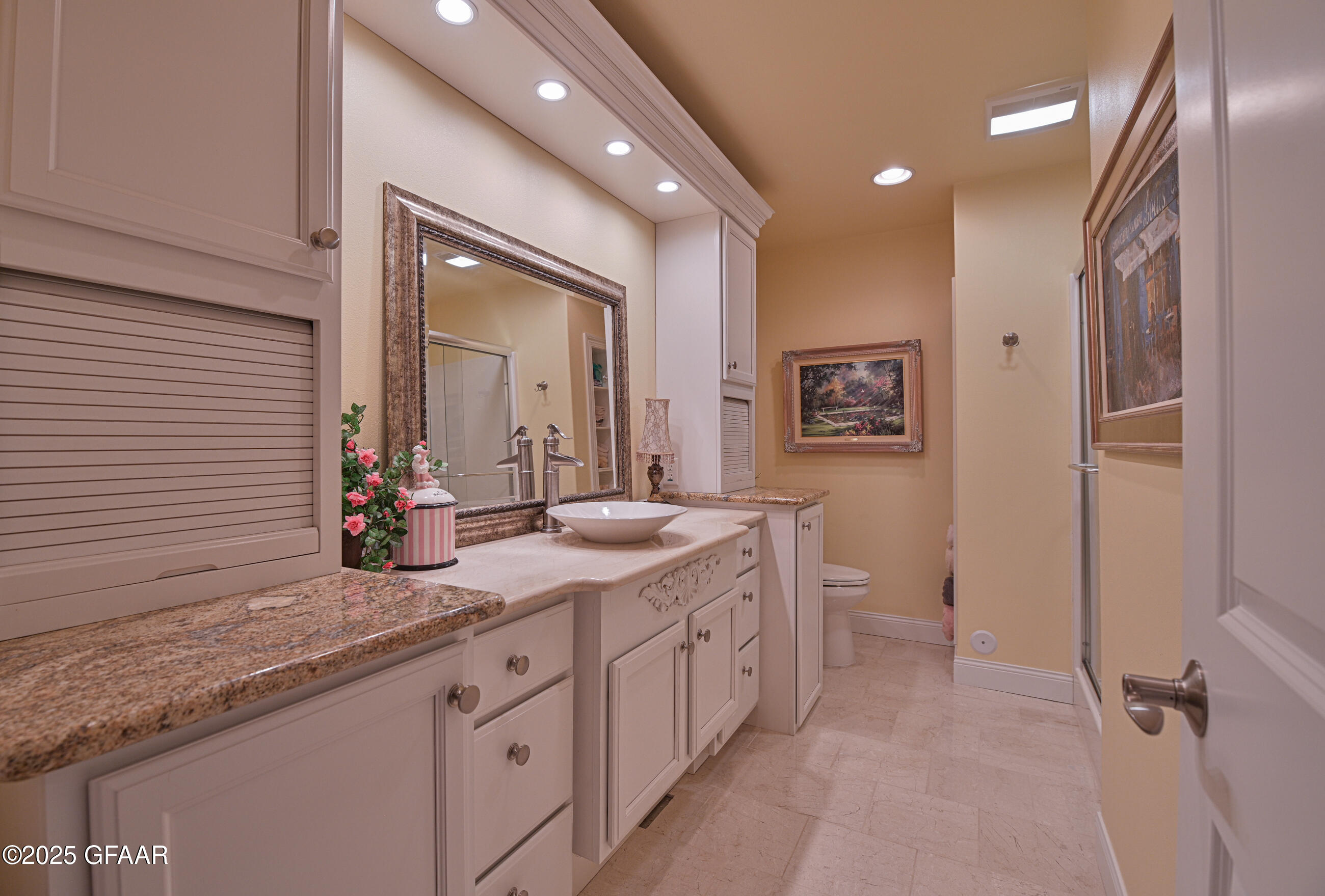 Grand Forks, North Dakota 58201, United States, 5 Bedrooms Bedrooms, ,4 BathroomsBathrooms,Residential,Pending,170988