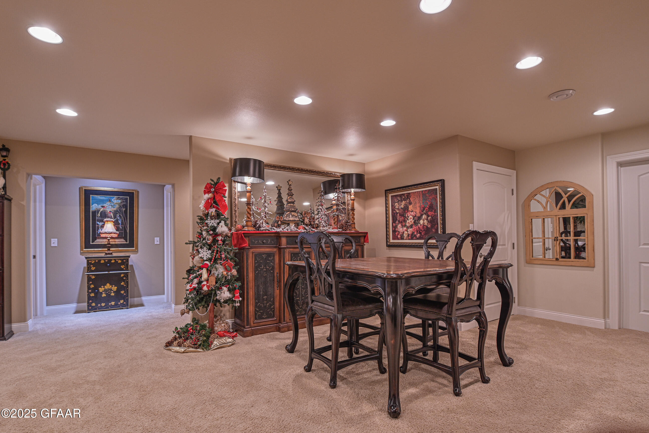 Grand Forks, North Dakota 58201, United States, 5 Bedrooms Bedrooms, ,4 BathroomsBathrooms,Residential,Pending,170988