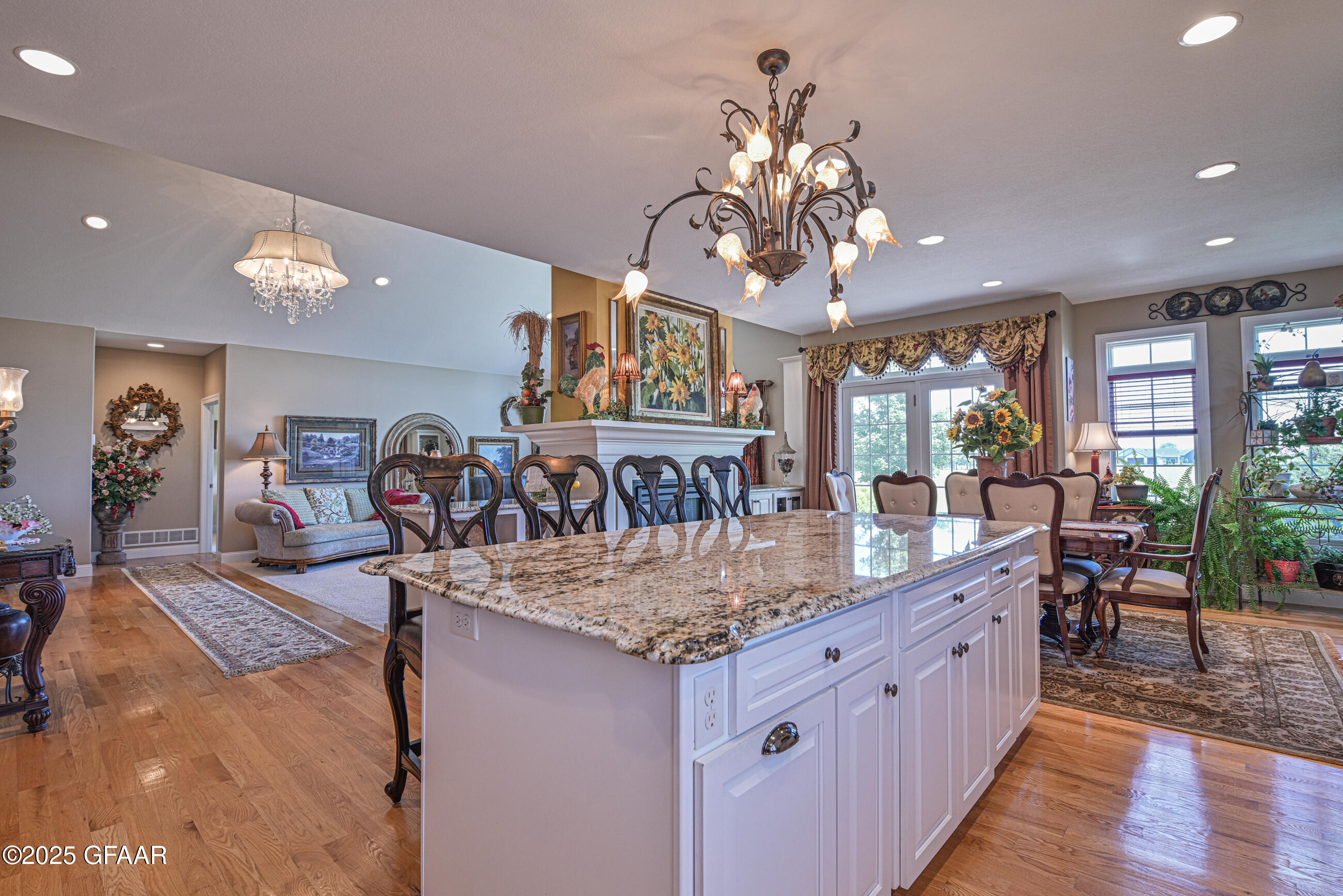 Grand Forks, North Dakota 58201, United States, 5 Bedrooms Bedrooms, ,4 BathroomsBathrooms,Residential,Pending,170988