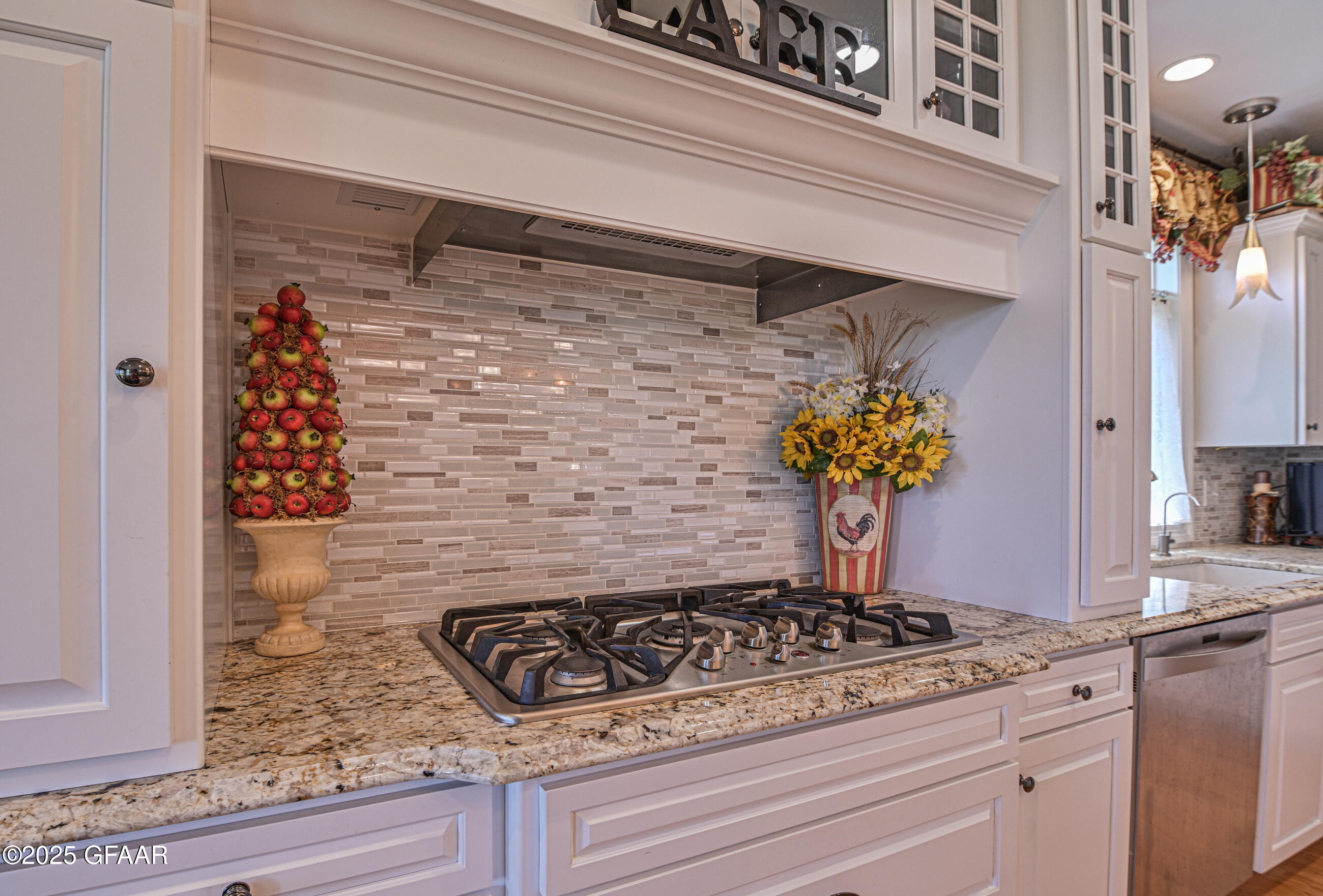 Grand Forks, North Dakota 58201, United States, 5 Bedrooms Bedrooms, ,4 BathroomsBathrooms,Residential,Pending,170988