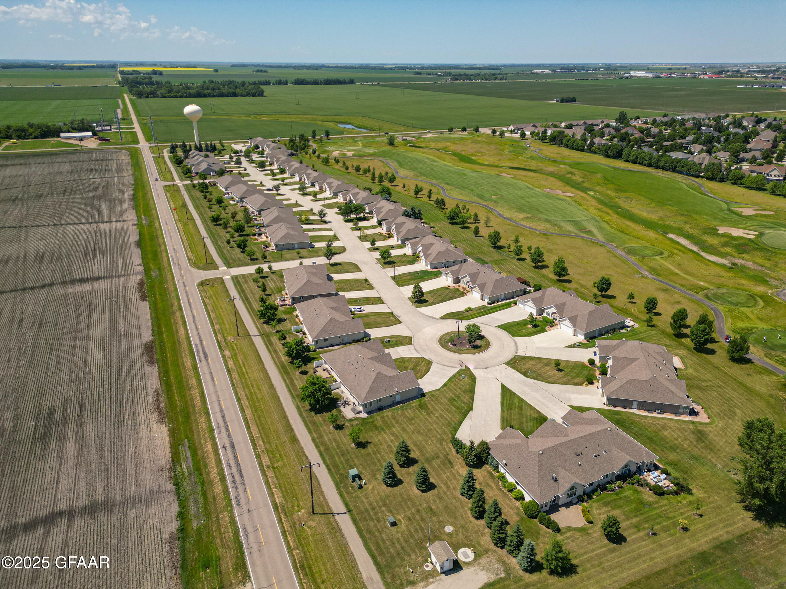 Grand Forks, North Dakota 58201, United States, 5 Bedrooms Bedrooms, ,4 BathroomsBathrooms,Residential,Pending,170988