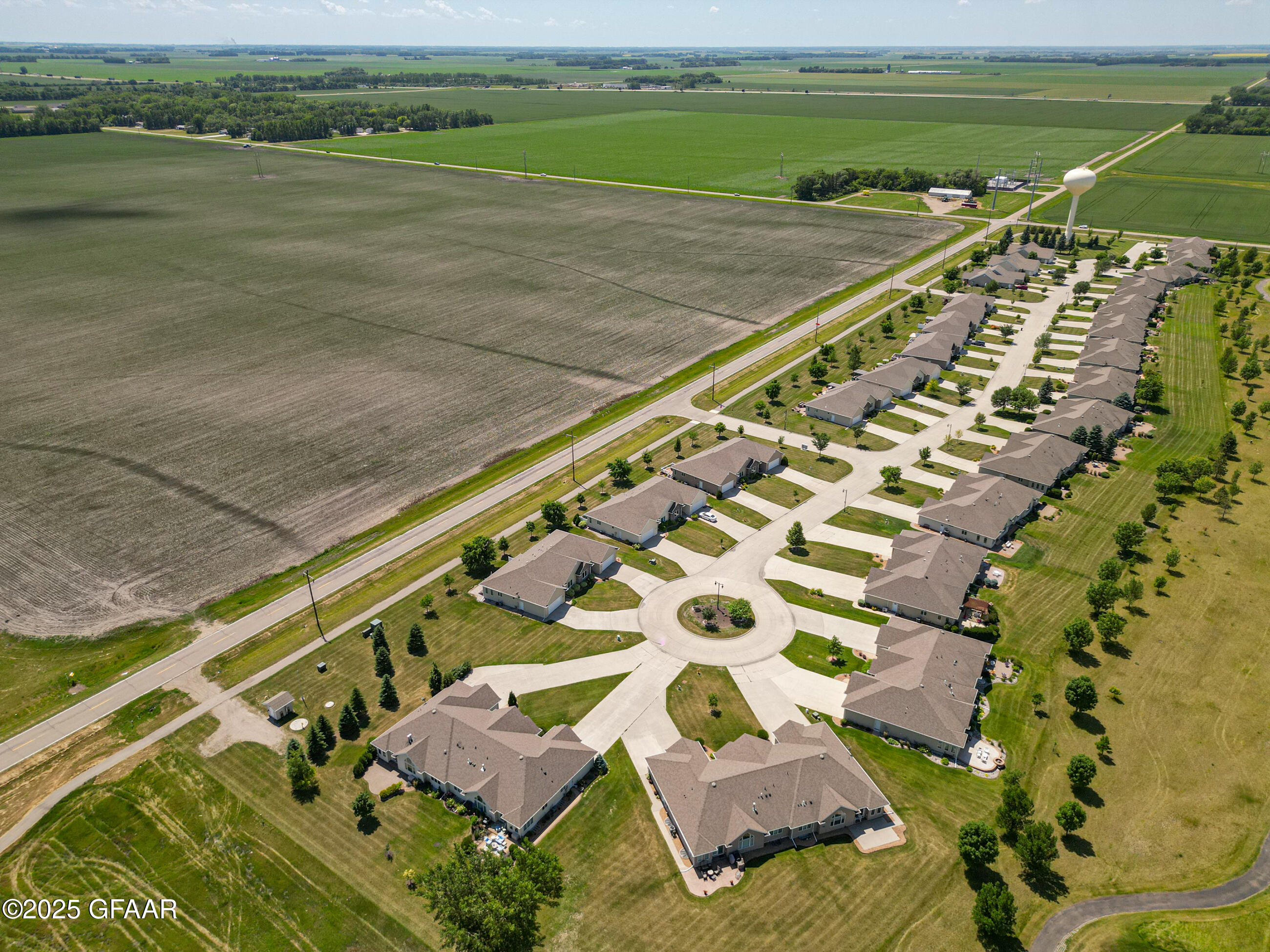 Grand Forks, North Dakota 58201, United States, 5 Bedrooms Bedrooms, ,4 BathroomsBathrooms,Residential,Pending,170988