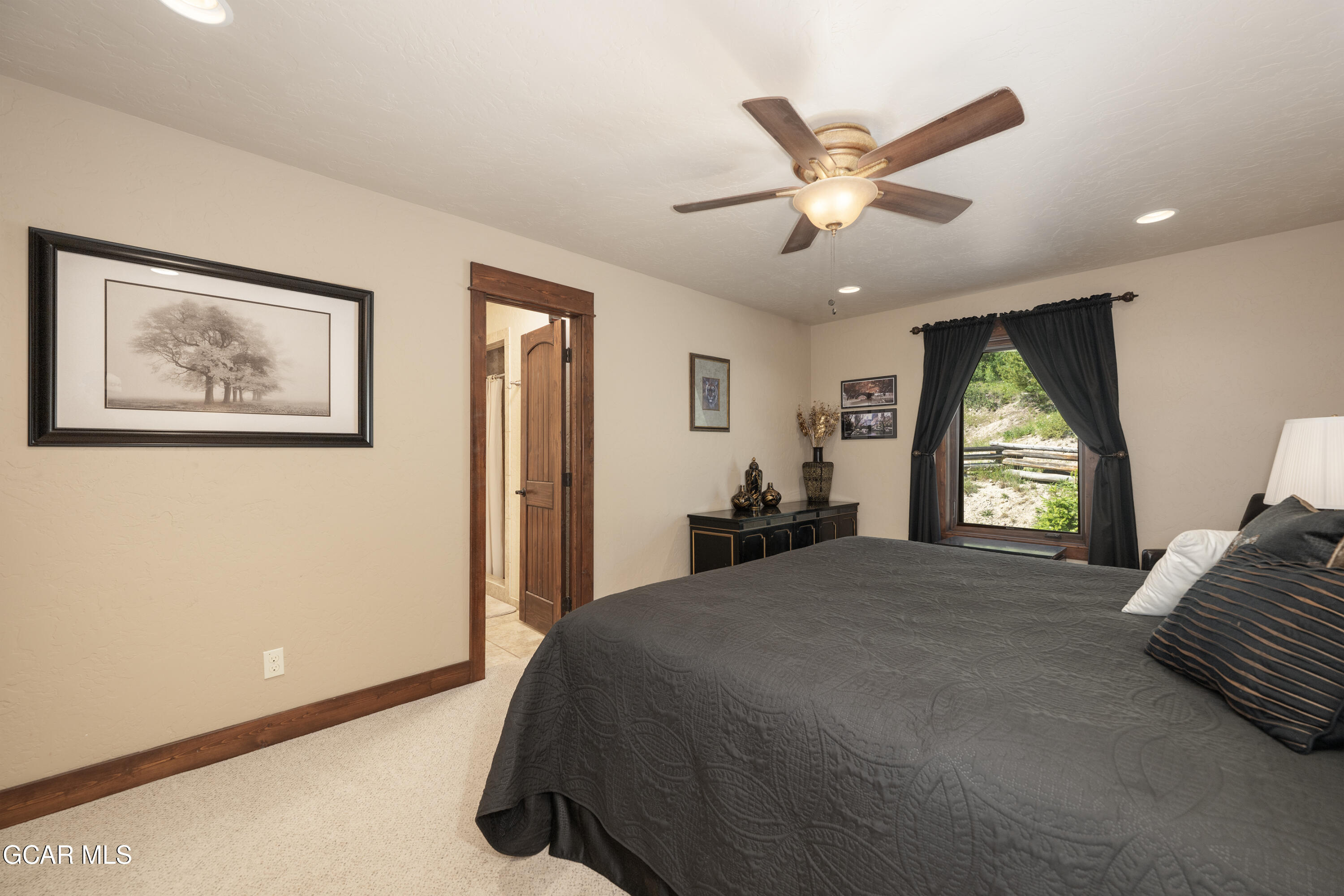 Granby, Colorado, 80446, United States, 11 Bedrooms Bedrooms, ,1 BathroomBathrooms,Residential,Active,1909640