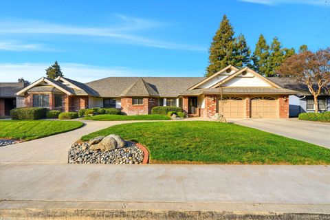 Photo of 310 E Monte Vista Avenue, Visalia, CA 93277 (MLS # 239762)