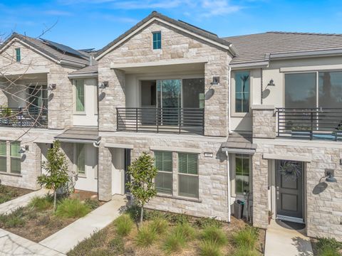 Photo of 602 W Mahogany Lane, Clovis, CA 93612 (MLS # 239992)